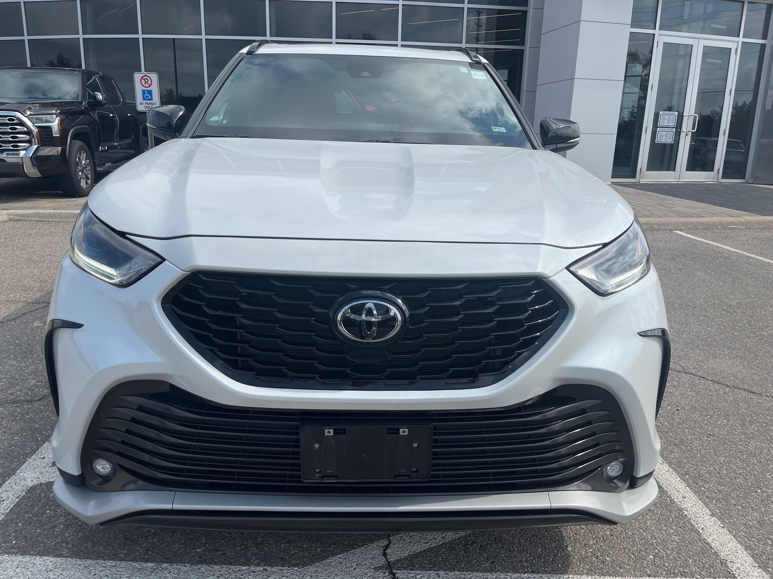 2024 Toyota Highlander in Bolton, Ontario