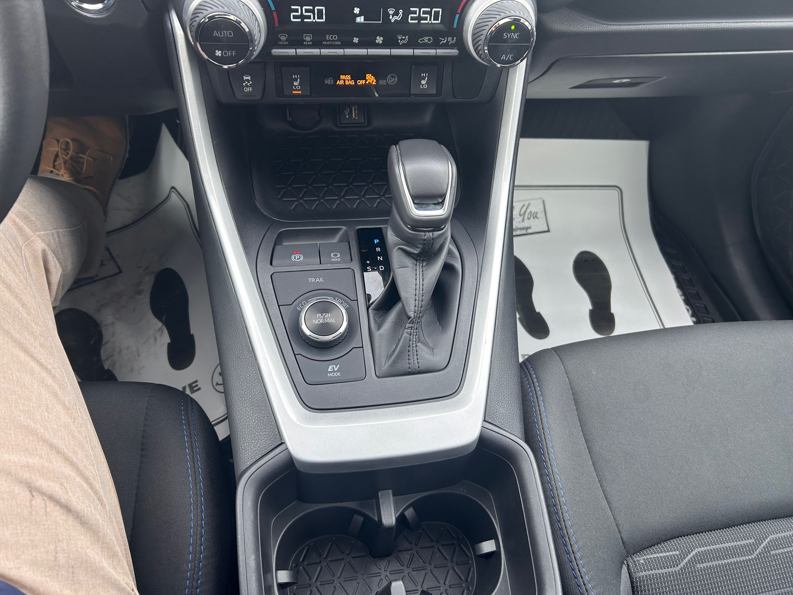 Toyota RAV4 Hybrid  2024 à Mississauga, Ontario