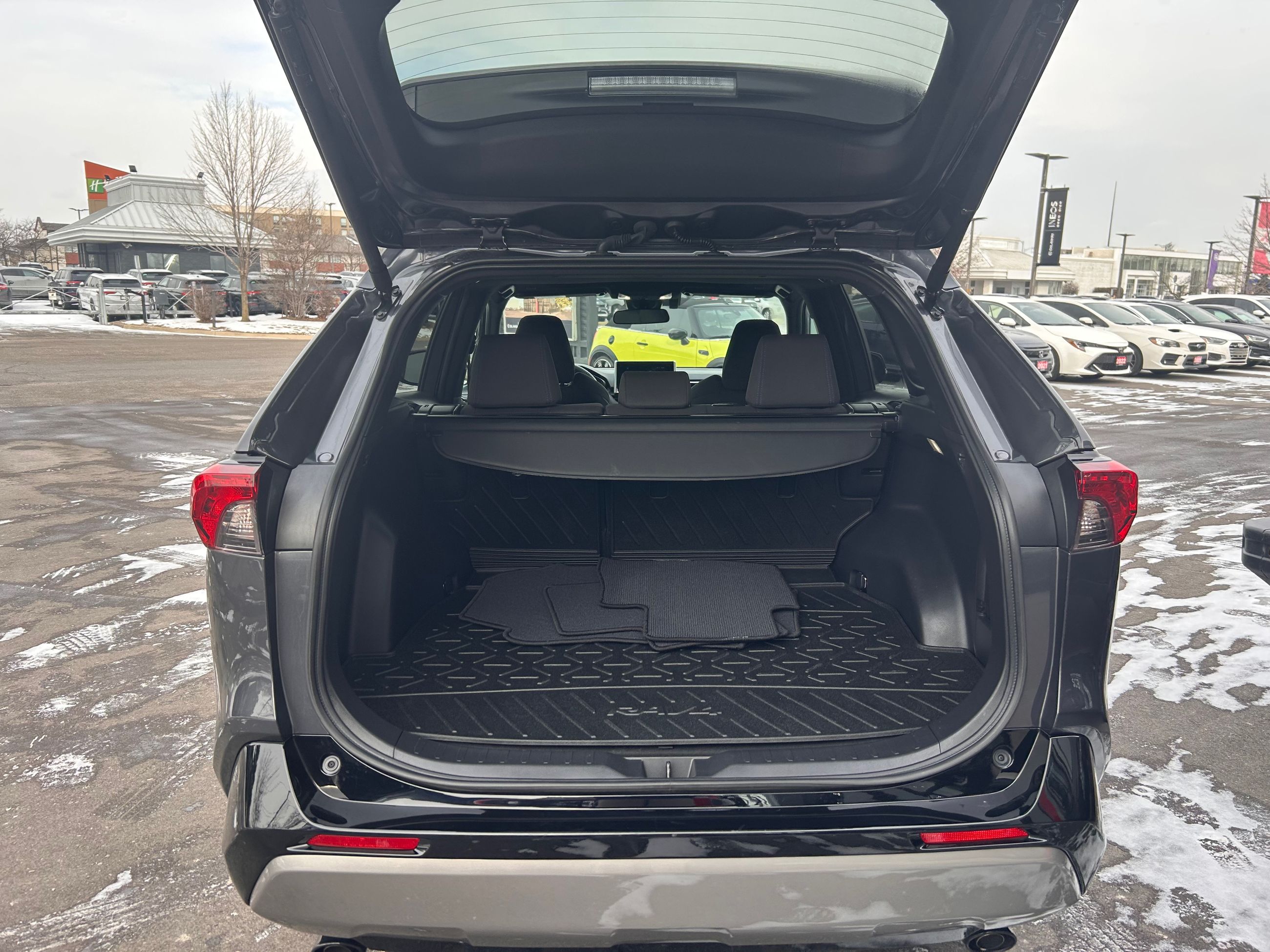 Toyota RAV4 Hybrid  2024 à Mississauga, Ontario