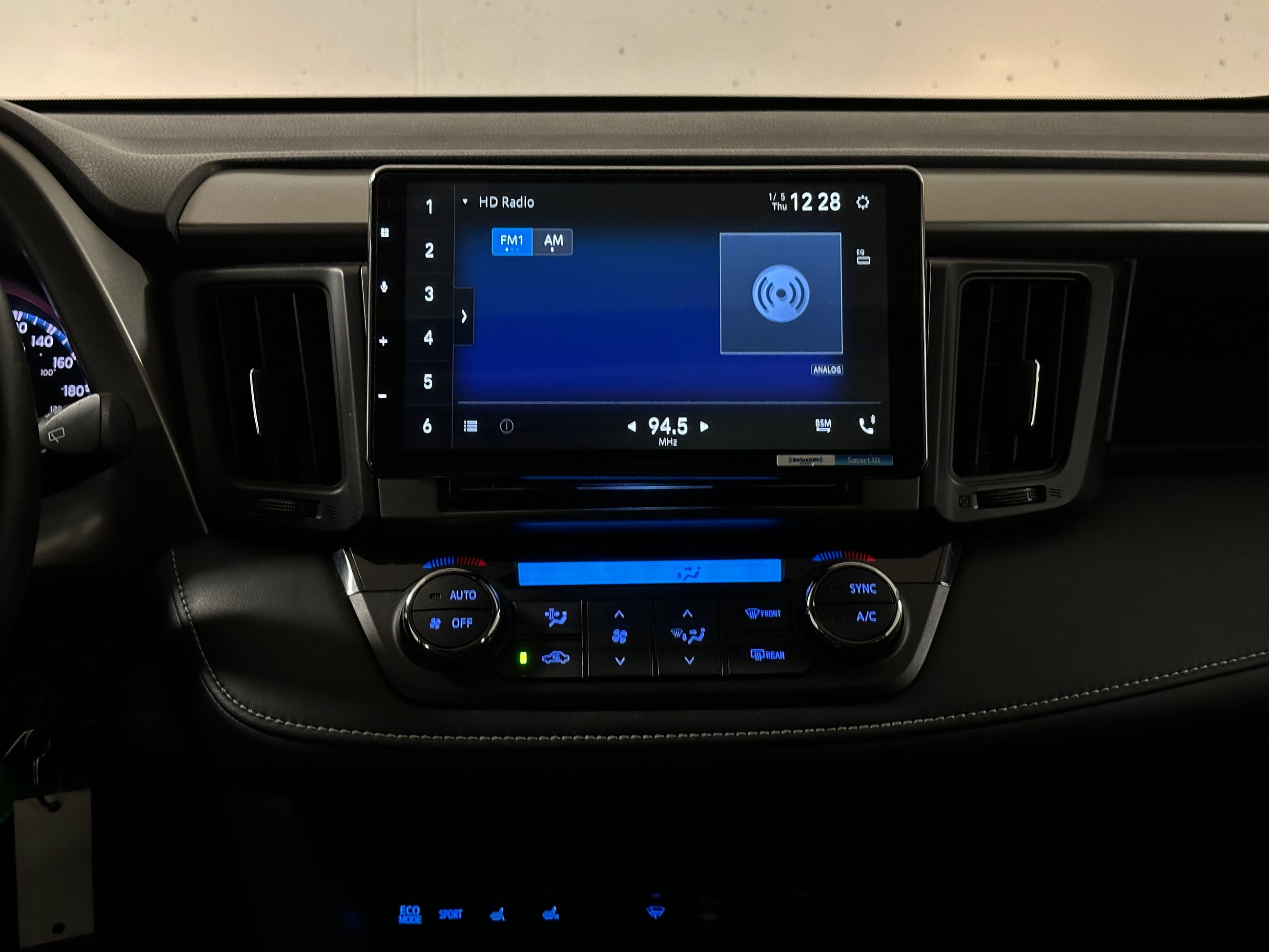 Toyota RAV4  2017 à Vancouver, Colombie-Britannique