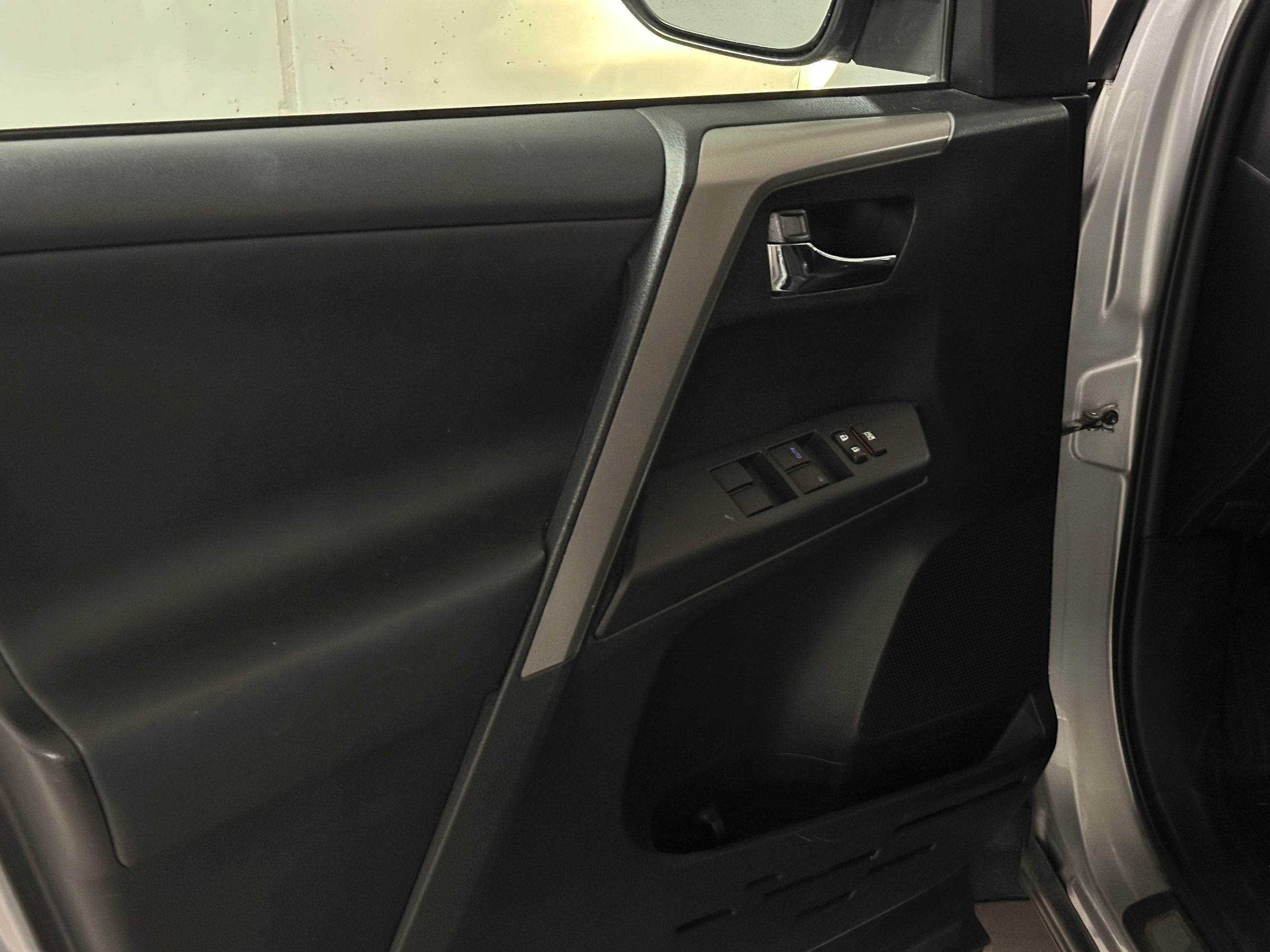 Toyota RAV4  2017 à Vancouver, Colombie-Britannique
