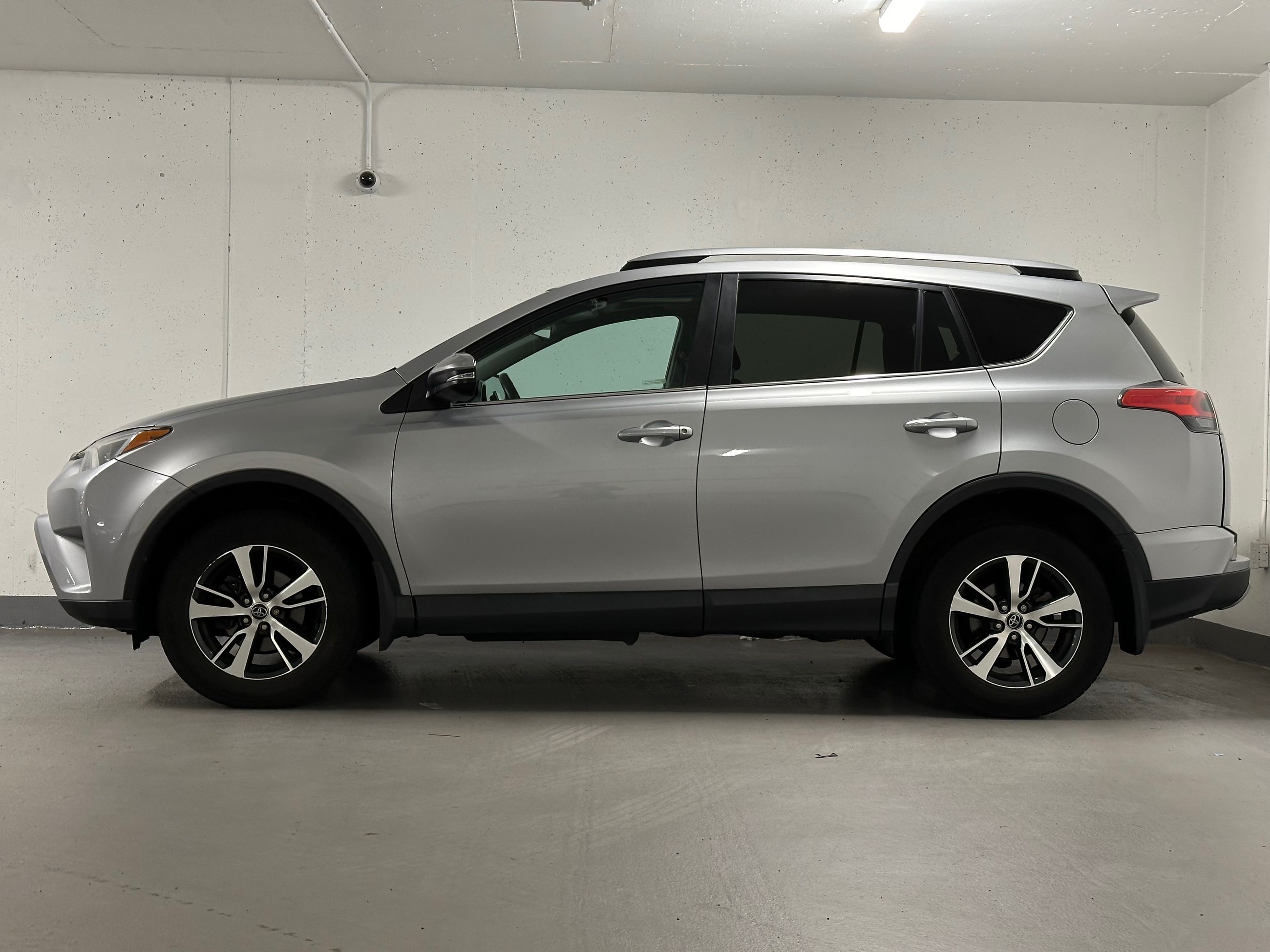 Toyota RAV4  2017 à Vancouver, Colombie-Britannique