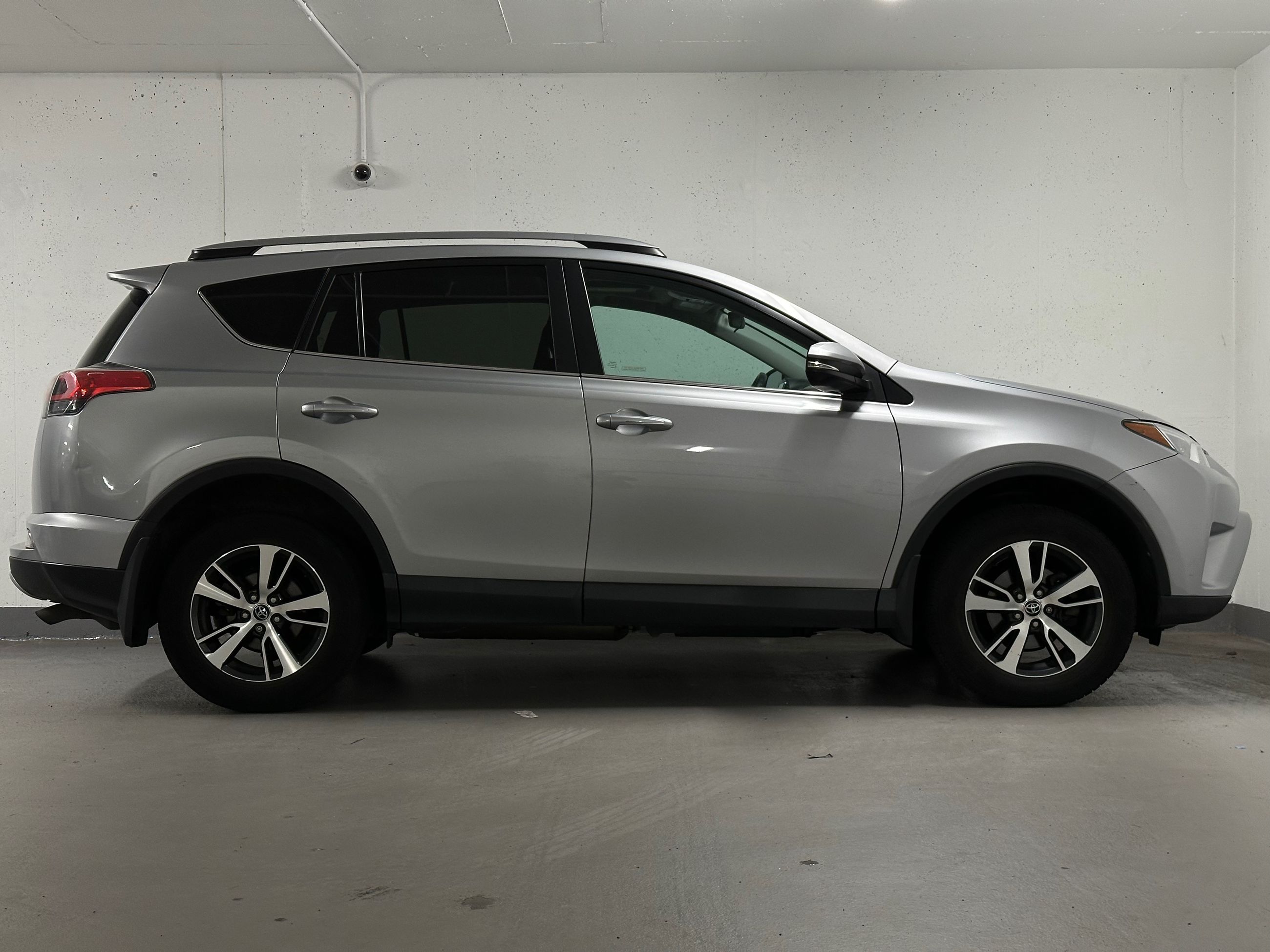 Toyota RAV4  2017 à Vancouver, Colombie-Britannique