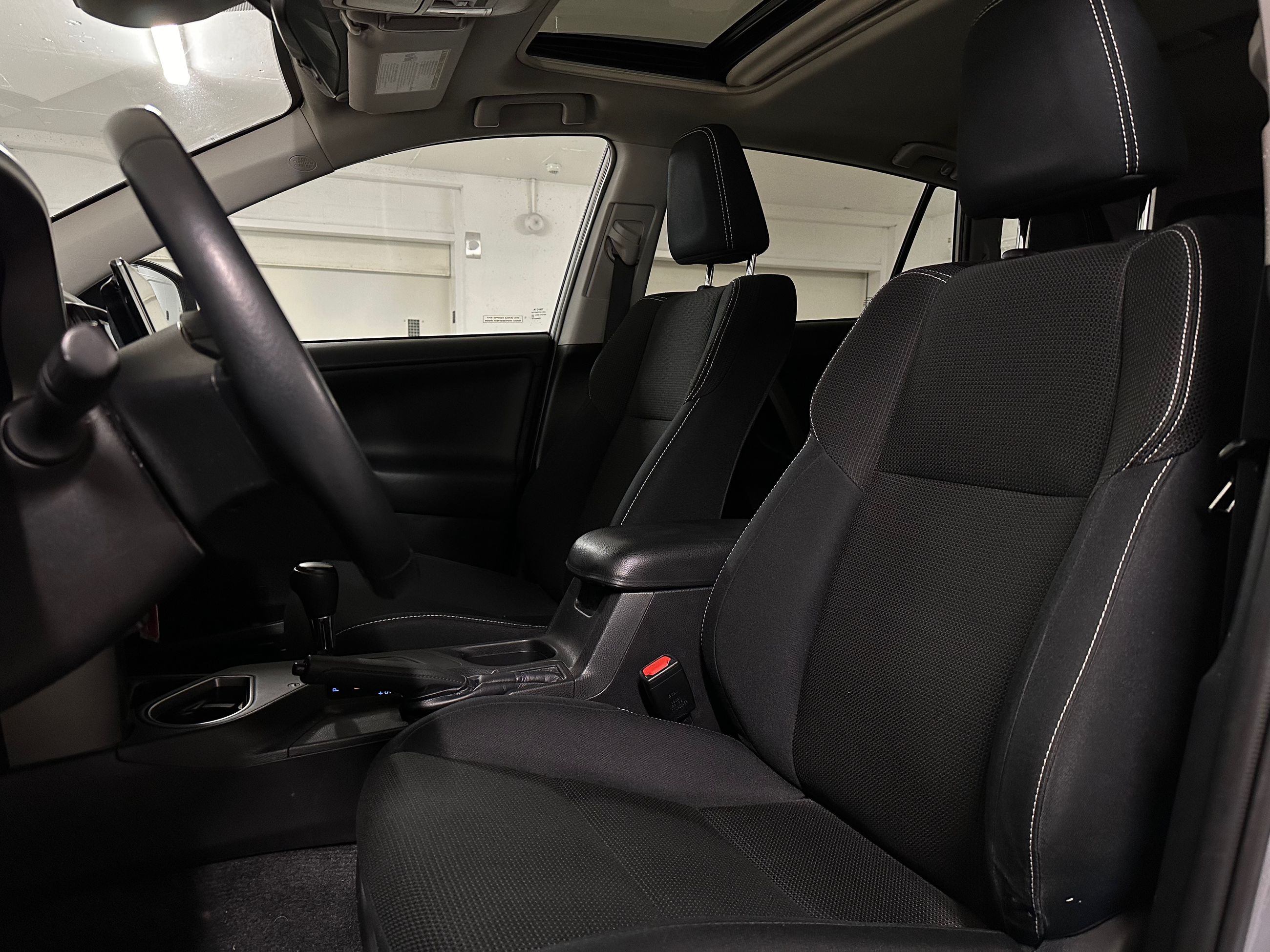 Toyota RAV4  2017 à Vancouver, Colombie-Britannique