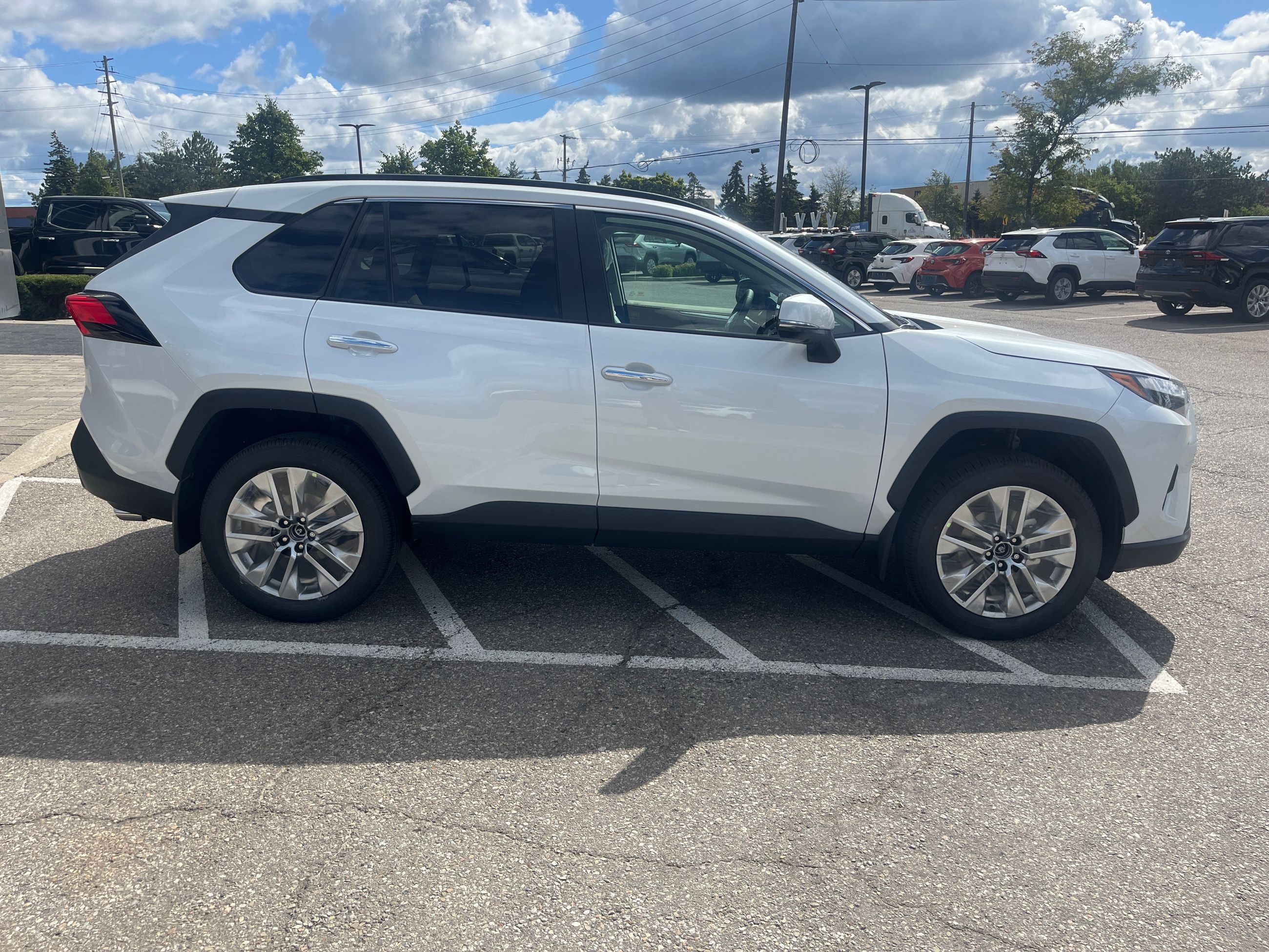 Toyota RAV4  2025 à Bolton, Ontario