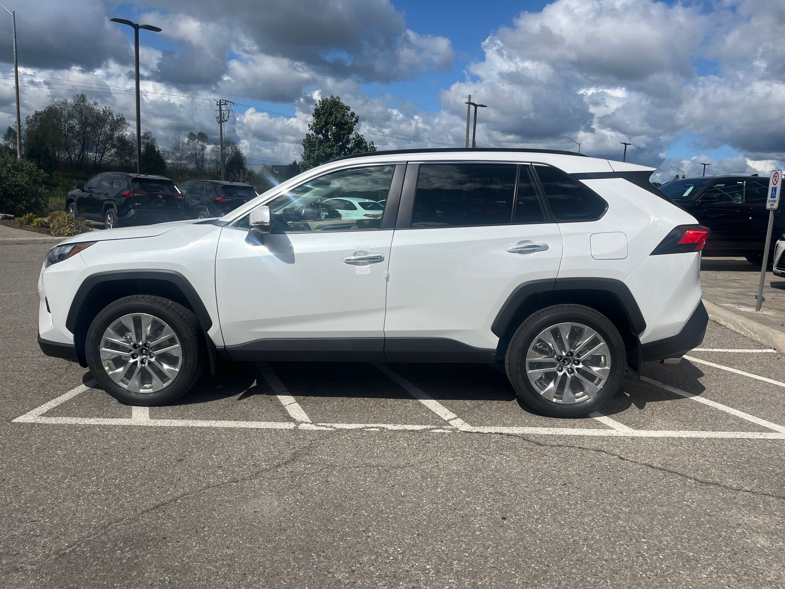 Toyota RAV4  2025 à Bolton, Ontario