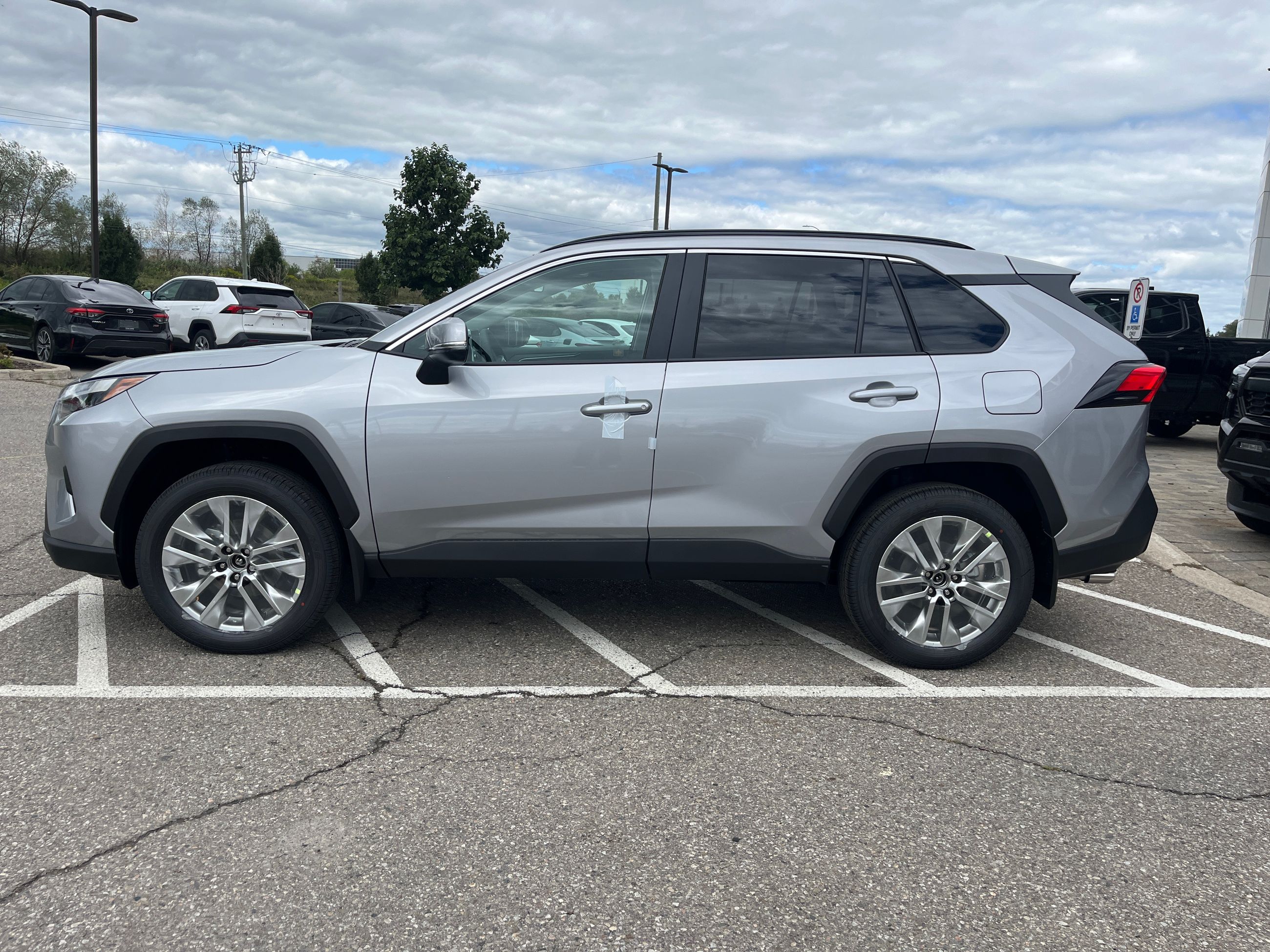 Toyota RAV4  2025 à Bolton, Ontario