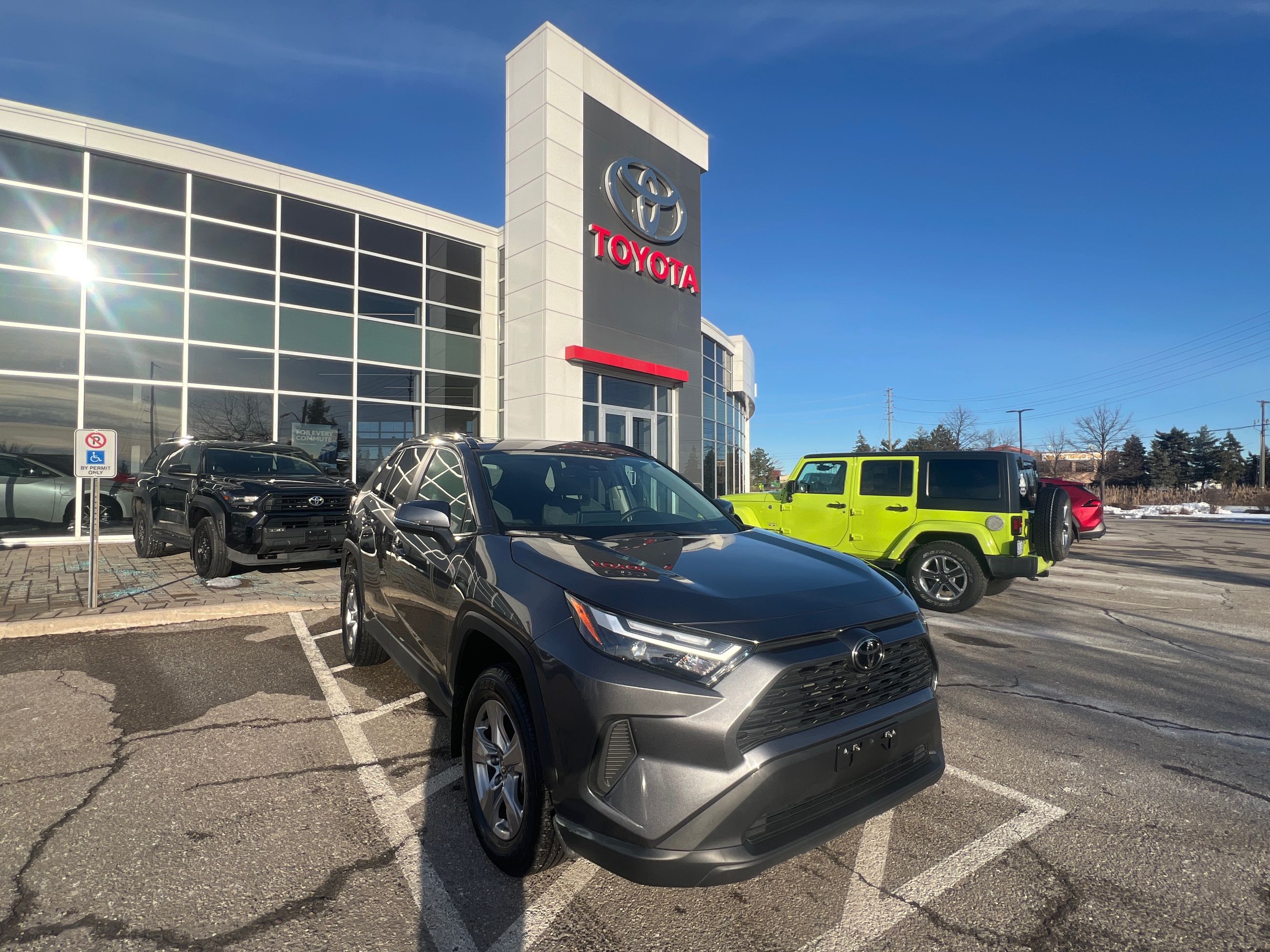 Toyota RAV4  2025 à Bolton, Ontario
