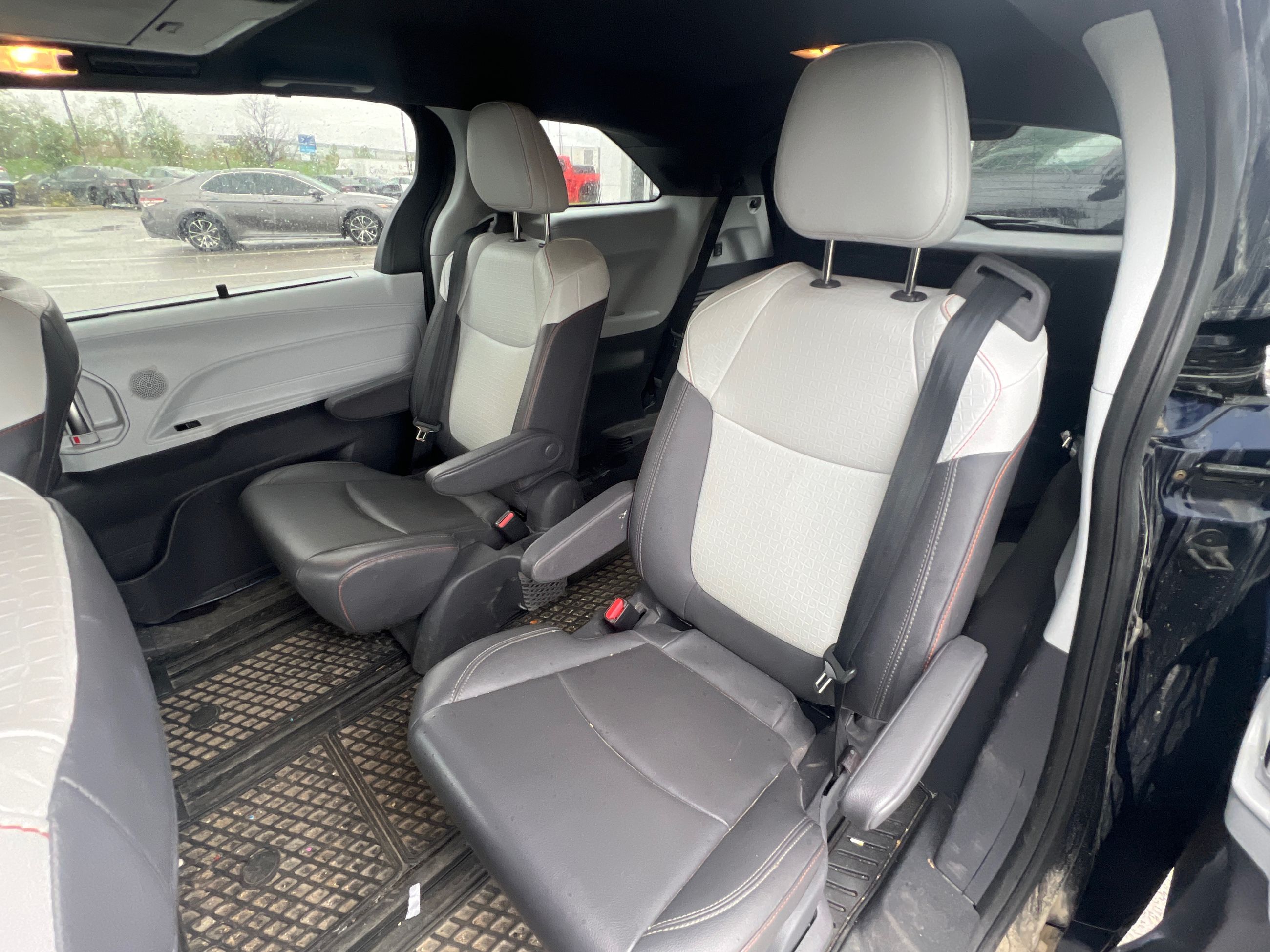 2021 Toyota Sienna Hybrid in Bolton, Ontario