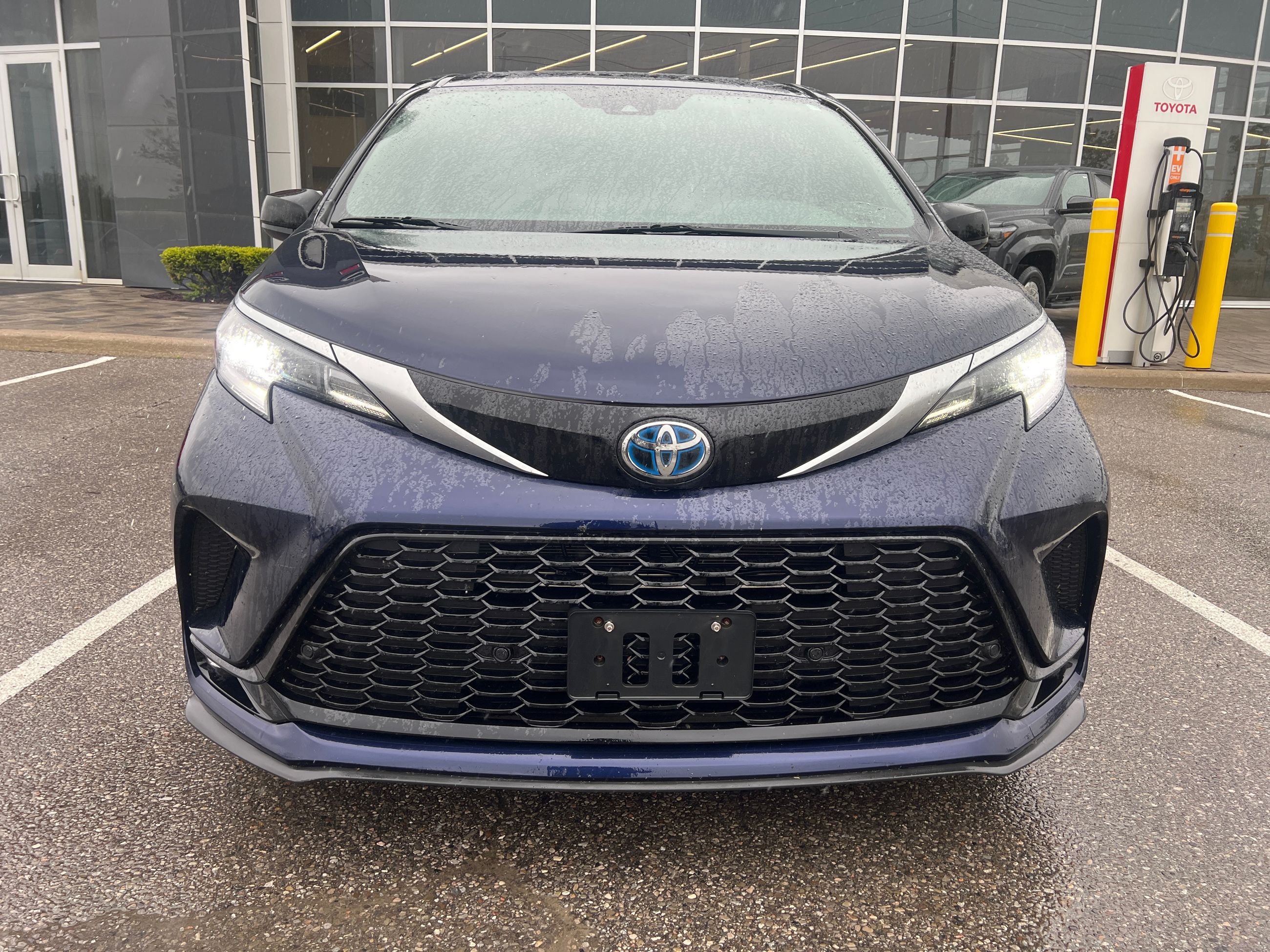 2021 Toyota Sienna Hybrid in Bolton, Ontario