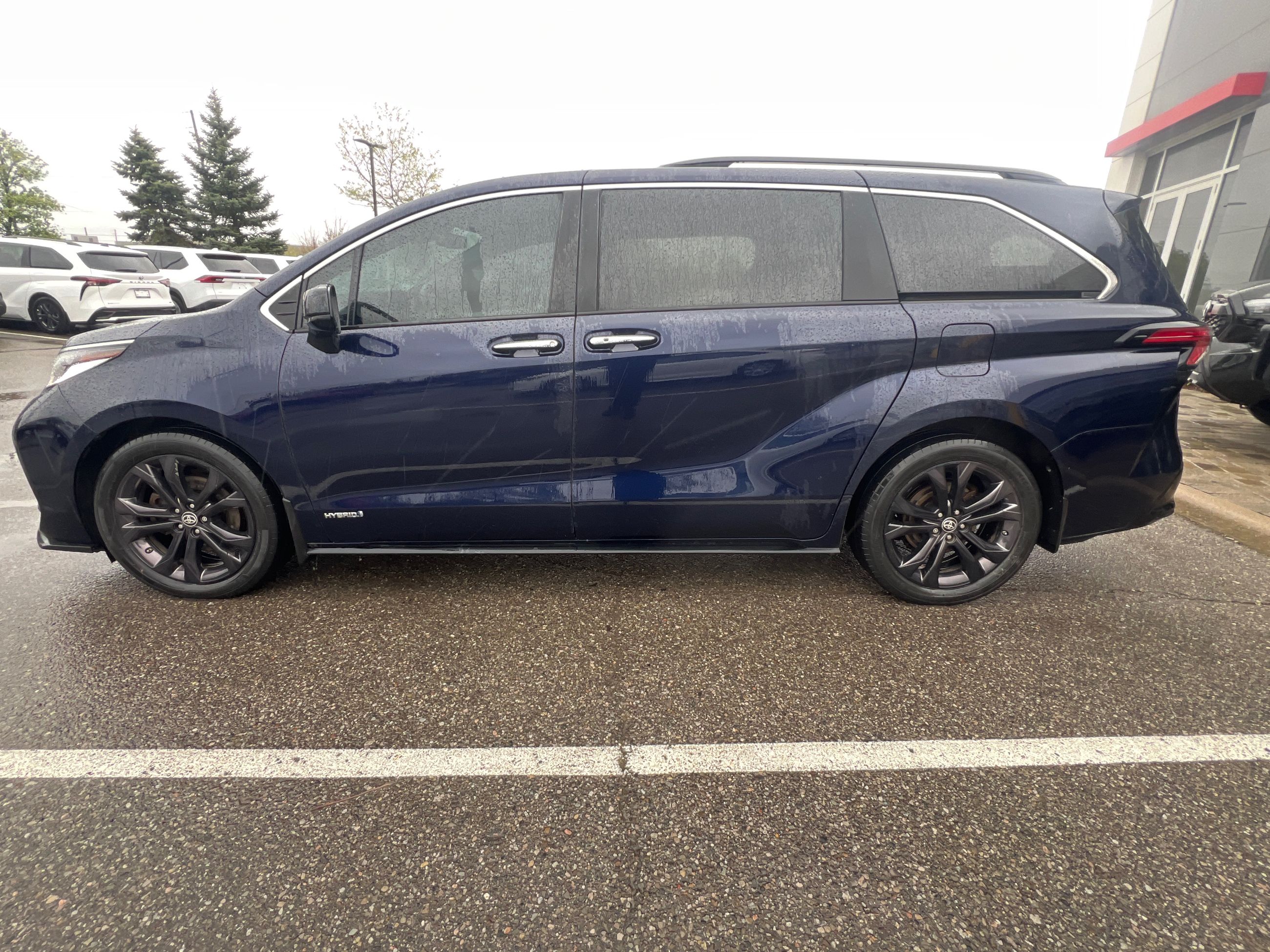 2021 Toyota Sienna Hybrid in Bolton, Ontario