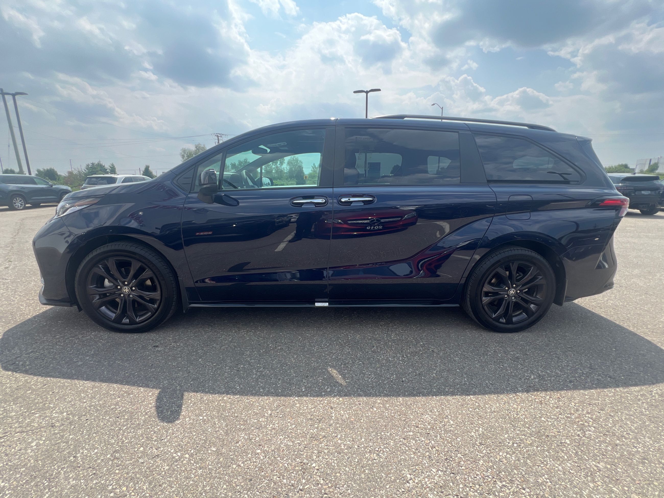 2025 Toyota Sienna Hybrid in Bolton, Ontario
