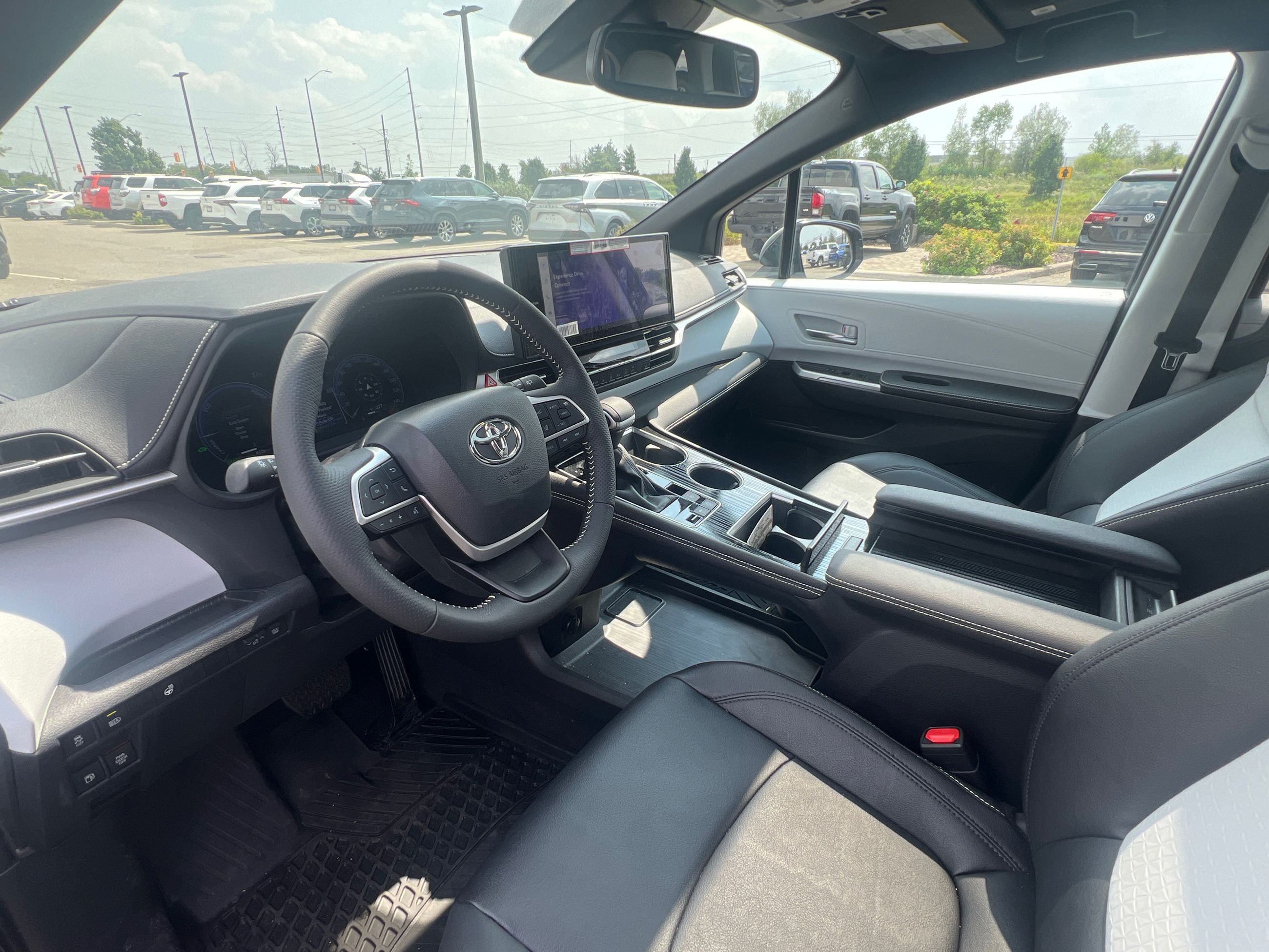 2025 Toyota Sienna Hybrid in Bolton, Ontario