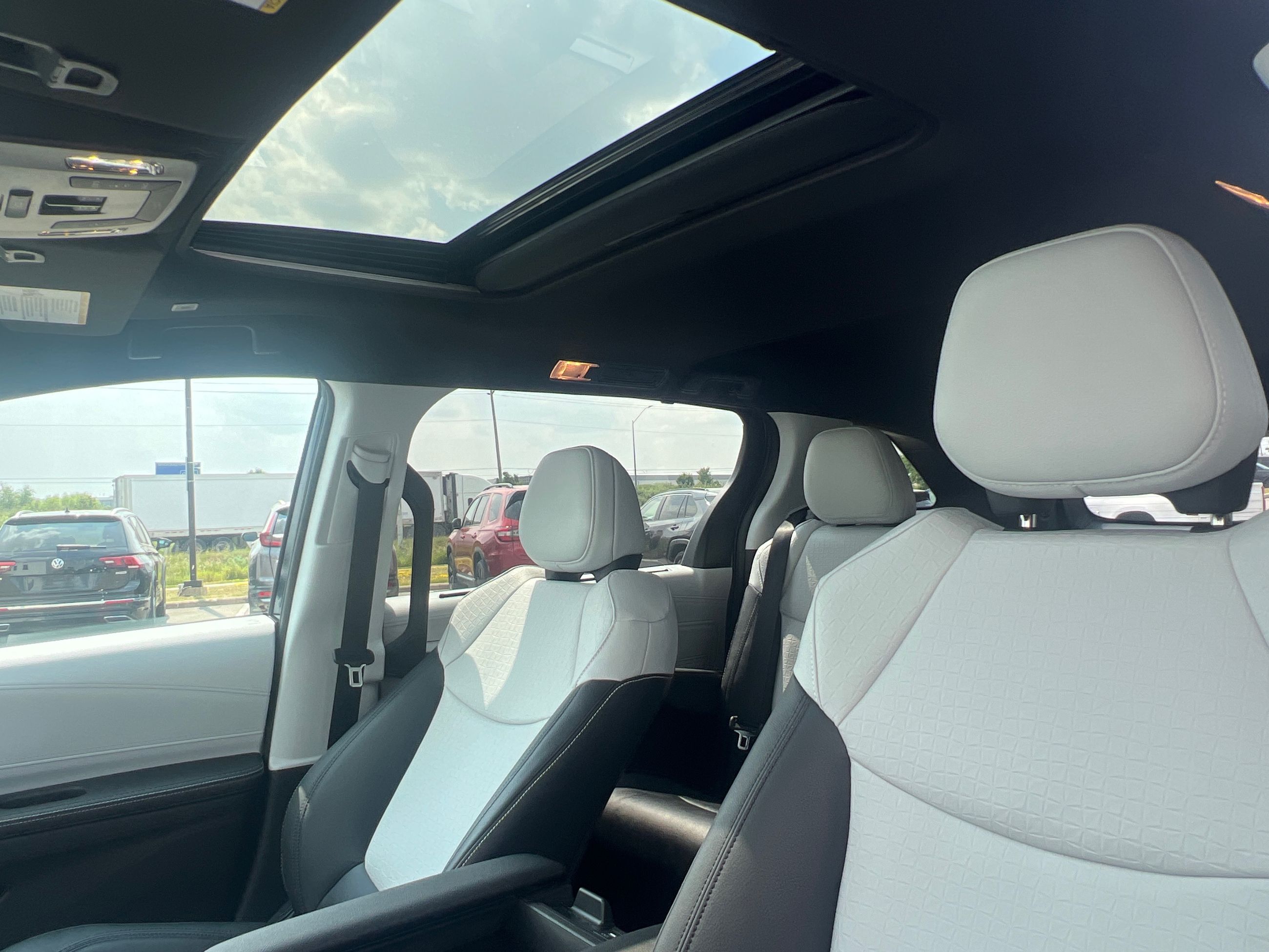 2025 Toyota Sienna Hybrid in Bolton, Ontario