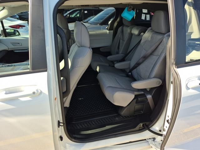 2025 Toyota Sienna Hybrid