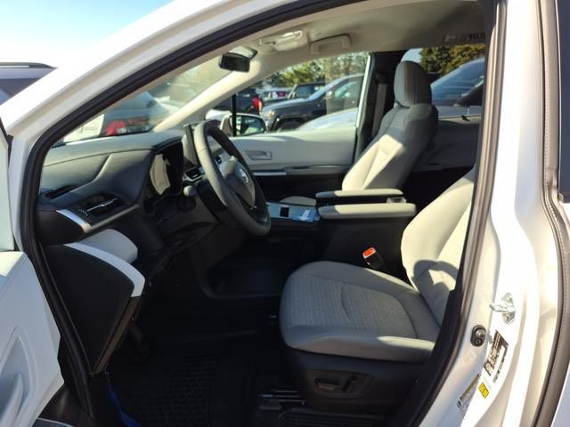 2025 Toyota Sienna Hybrid