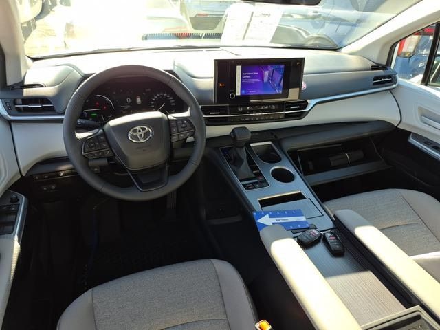 2025 Toyota Sienna Hybrid