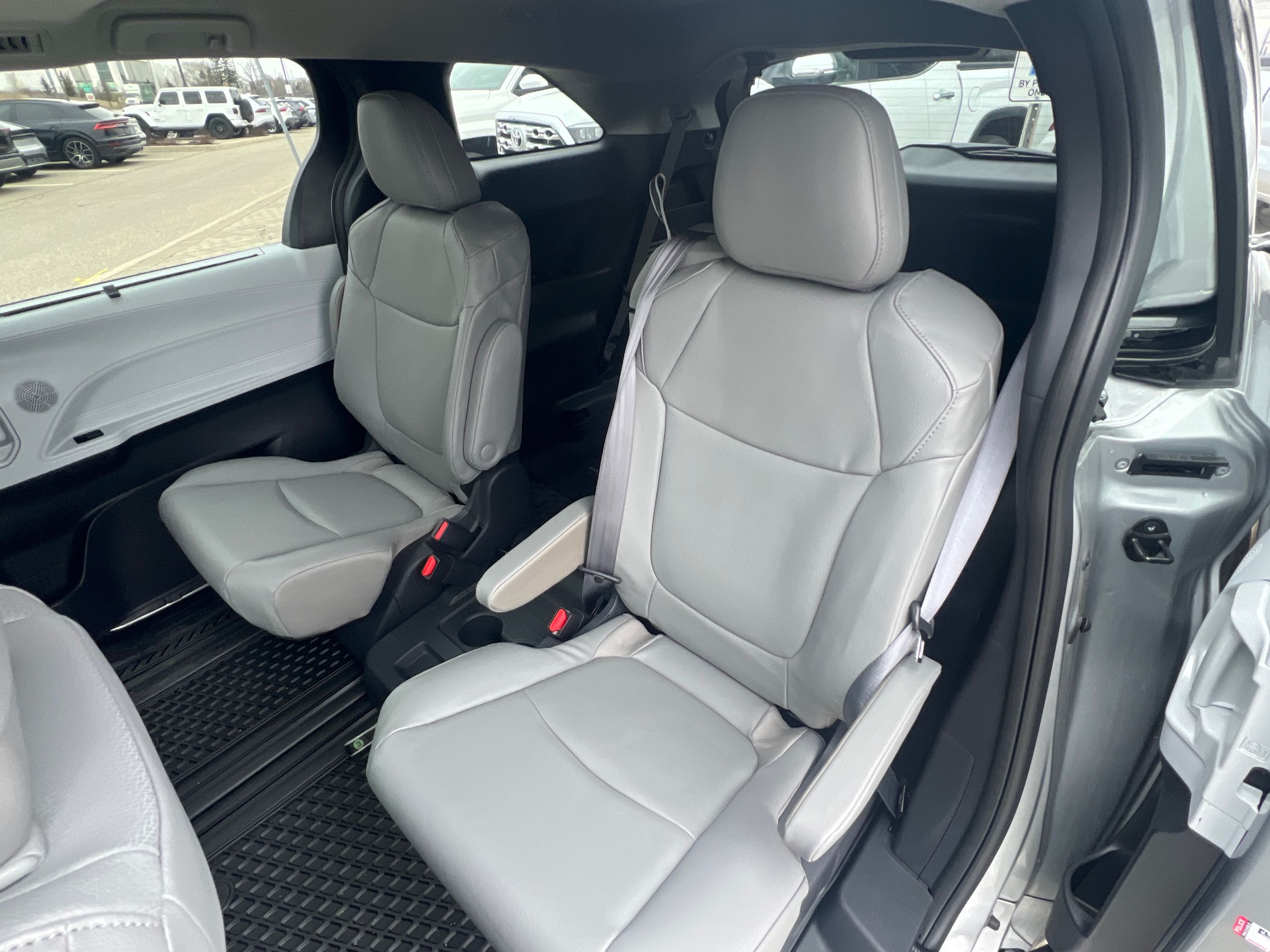 2025 Toyota Sienna Hybrid