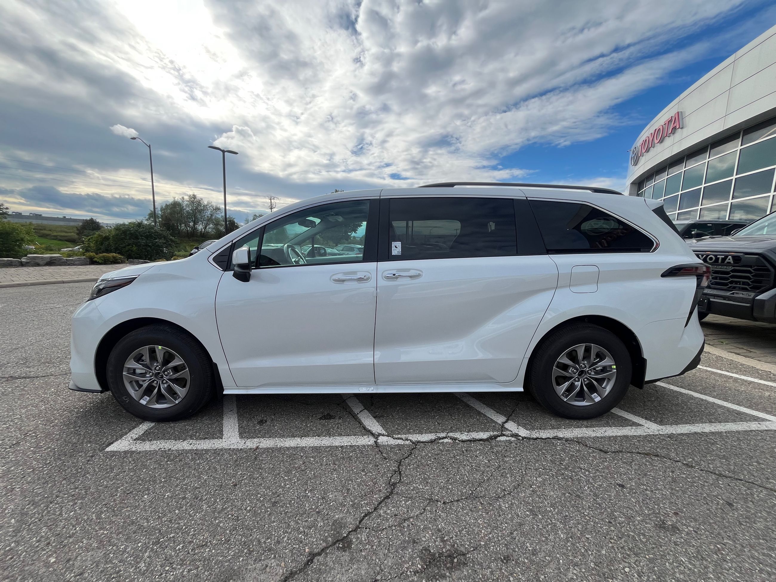 Toyota Sienna Hybrid  2026 à Bolton, Ontario