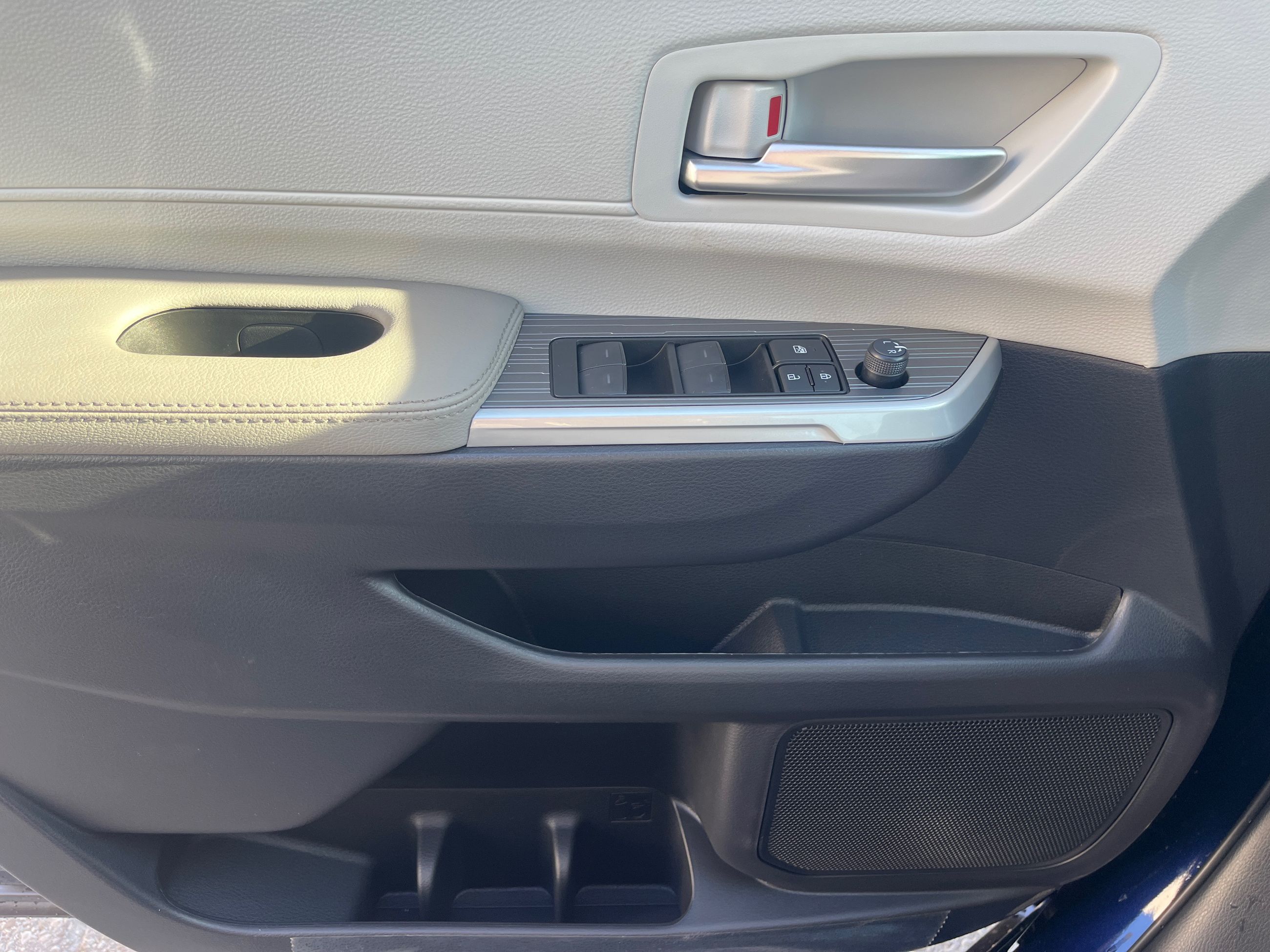 2026 Toyota Sienna Hybrid in Bolton, Ontario
