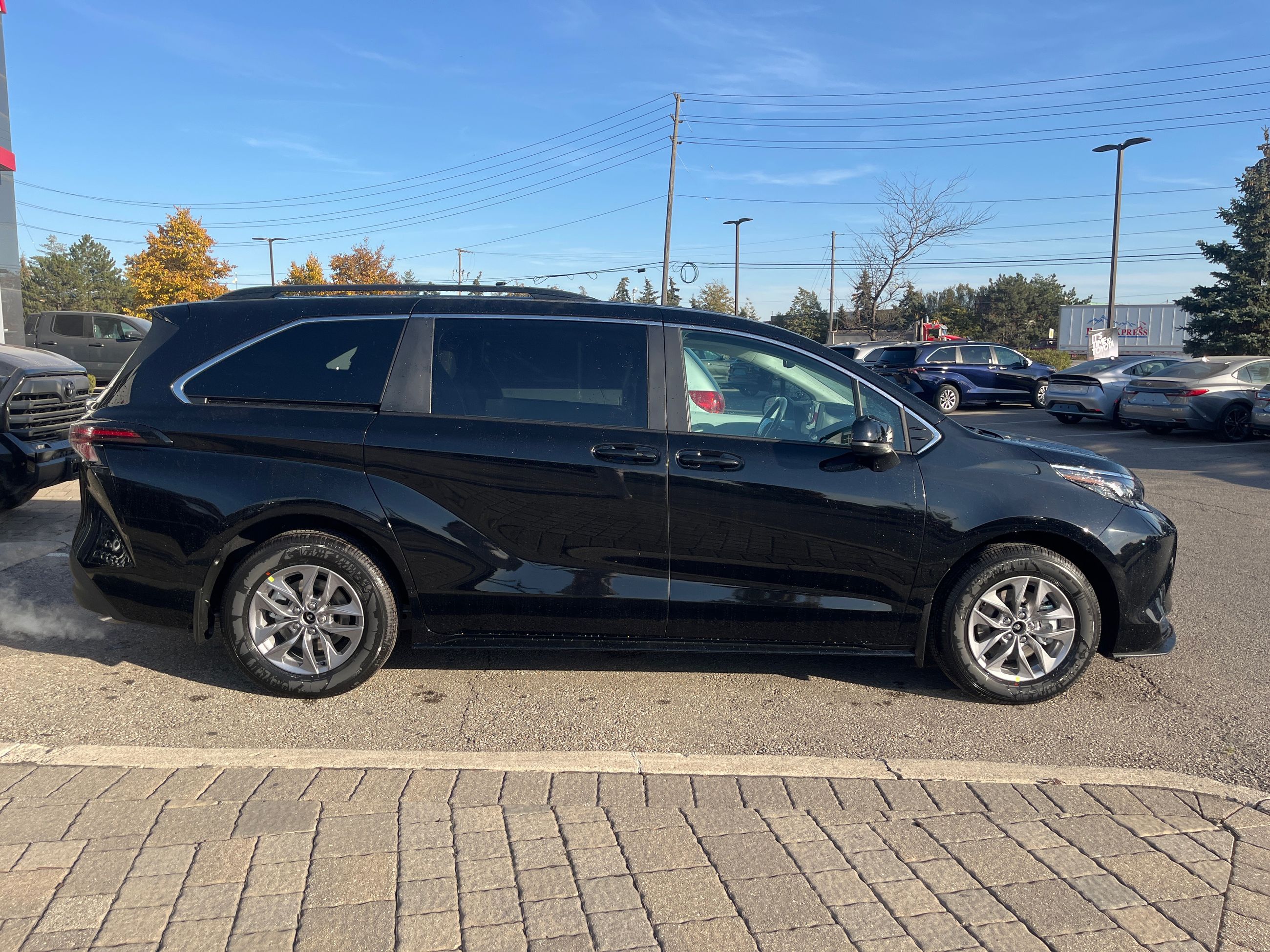 2026 Toyota Sienna Hybrid in Bolton, Ontario