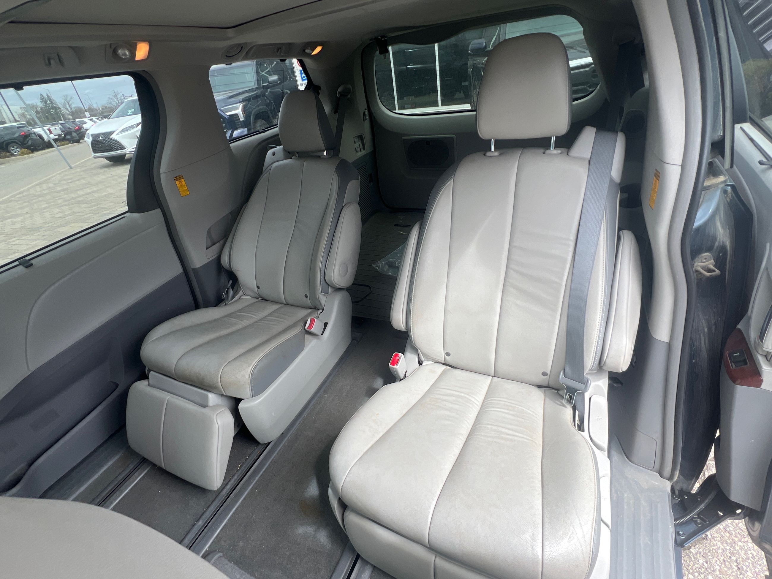 2014 Toyota Sienna in Bolton, Ontario