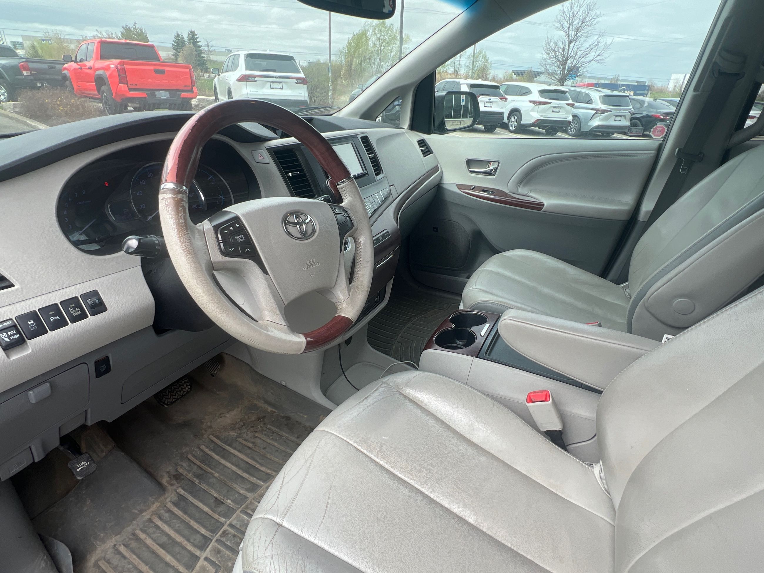 2014 Toyota Sienna in Bolton, Ontario