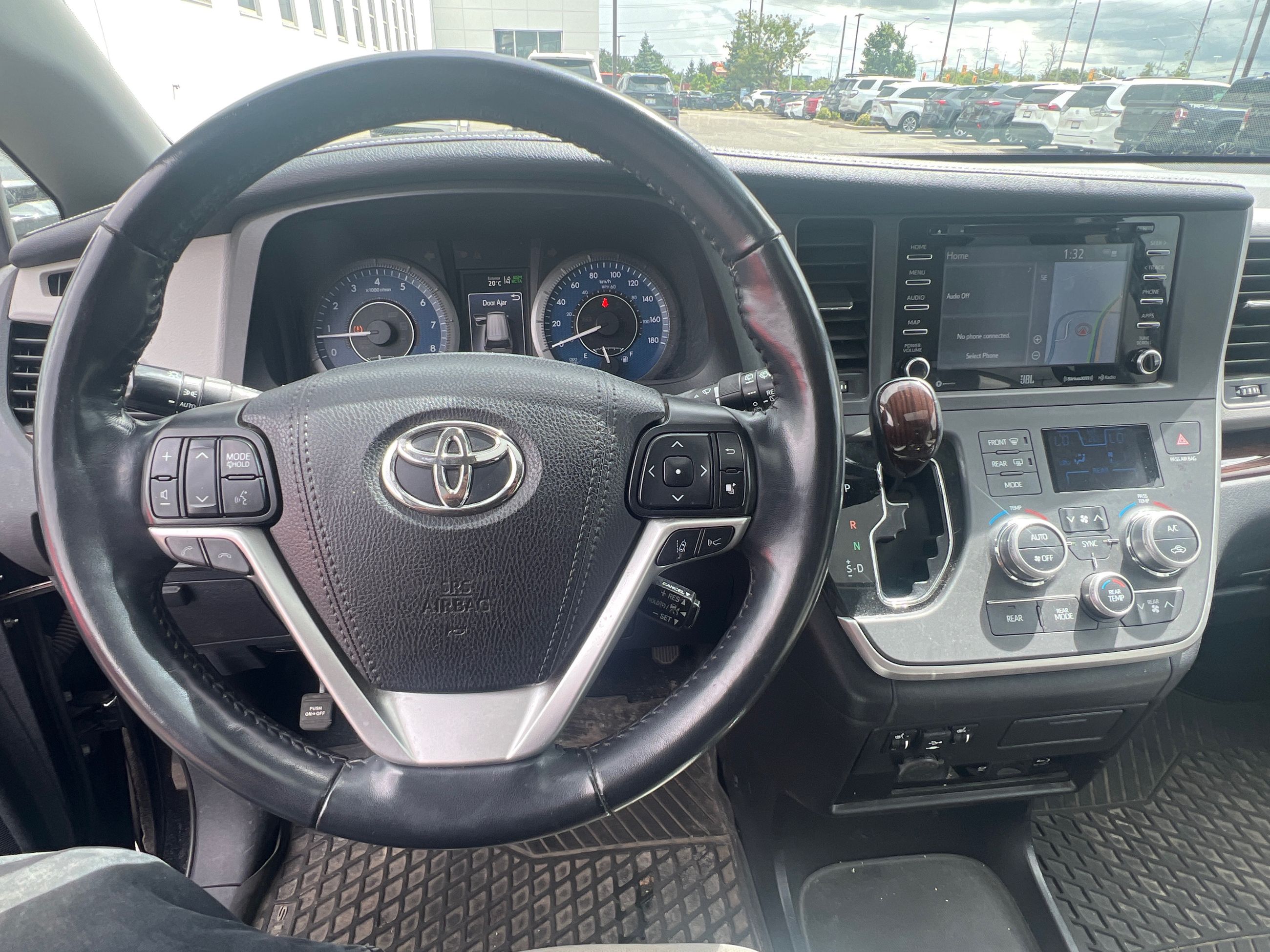 2020 Toyota Sienna in Bolton, Ontario
