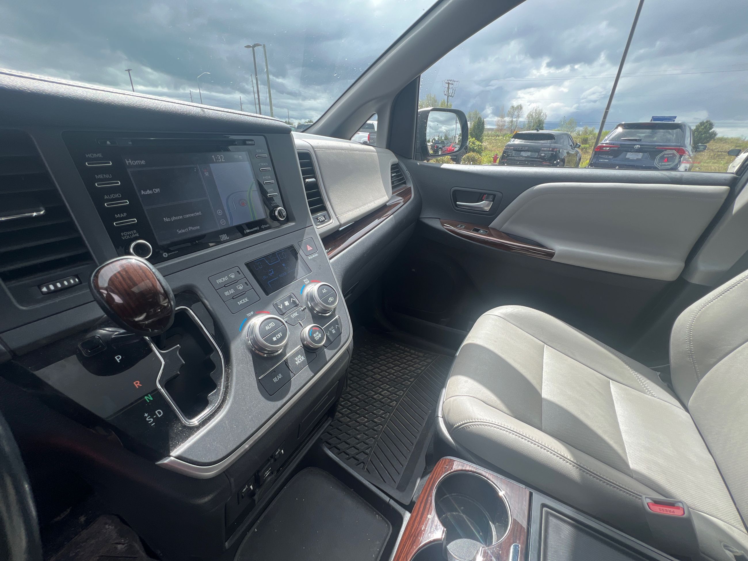 2020 Toyota Sienna in Bolton, Ontario