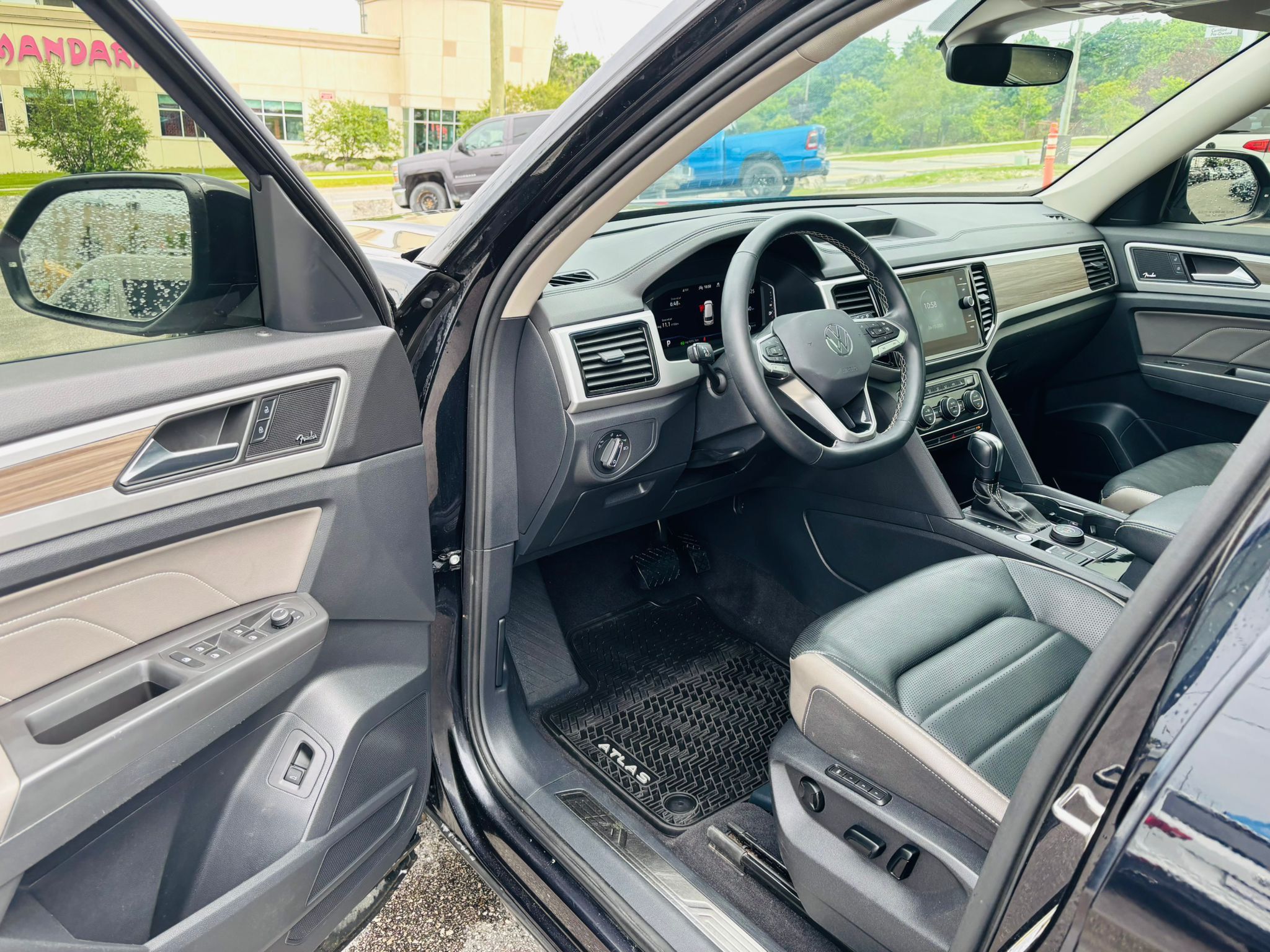 2022 Volkswagen Atlas in Barrie, Ontario