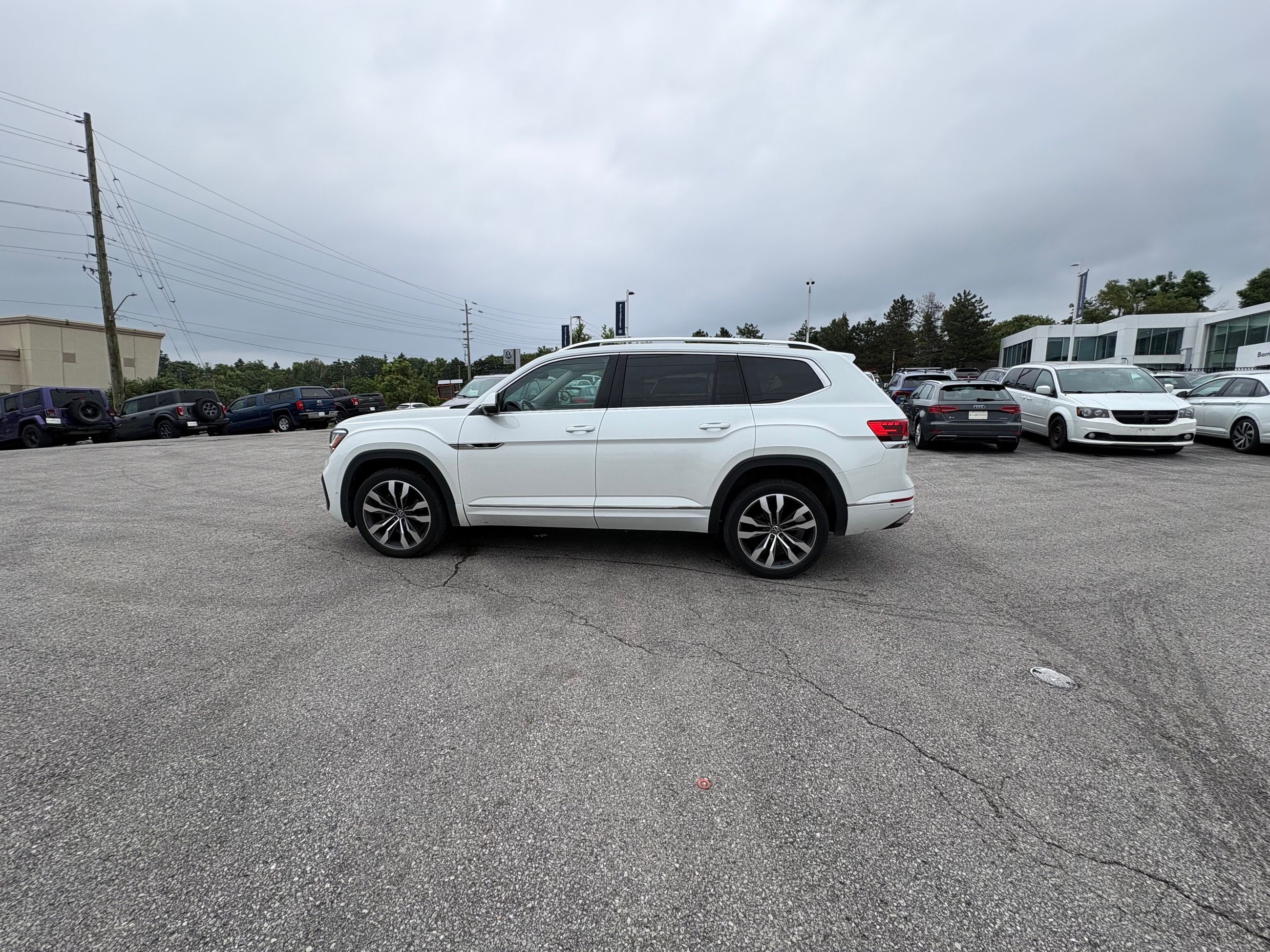 2023 Volkswagen Atlas in Barrie, Ontario