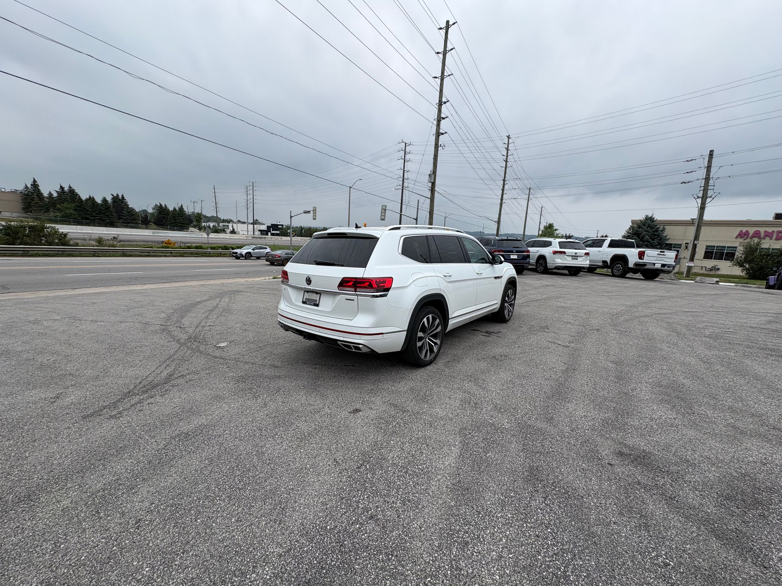 2023 Volkswagen Atlas in Barrie, Ontario