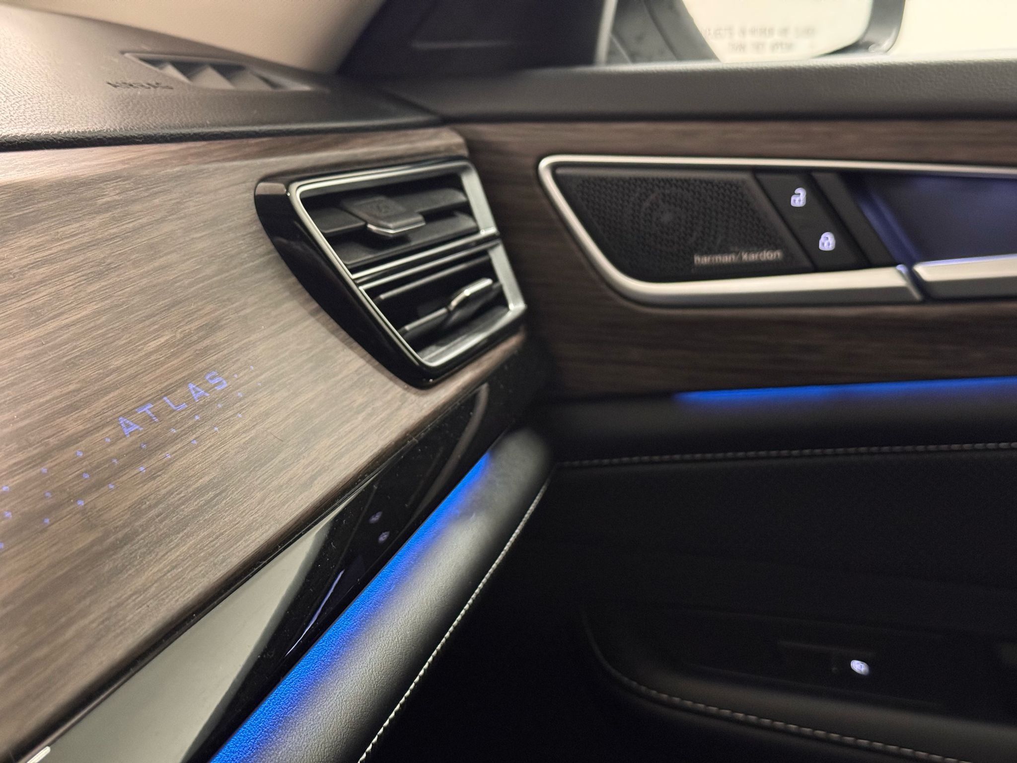 2024 Volkswagen Atlas in Vancouver, British Columbia