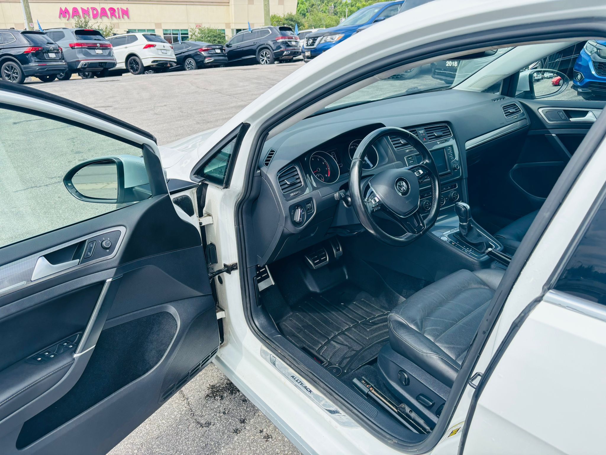 2017 Volkswagen GOLF ALLTRACK in Barrie, Ontario