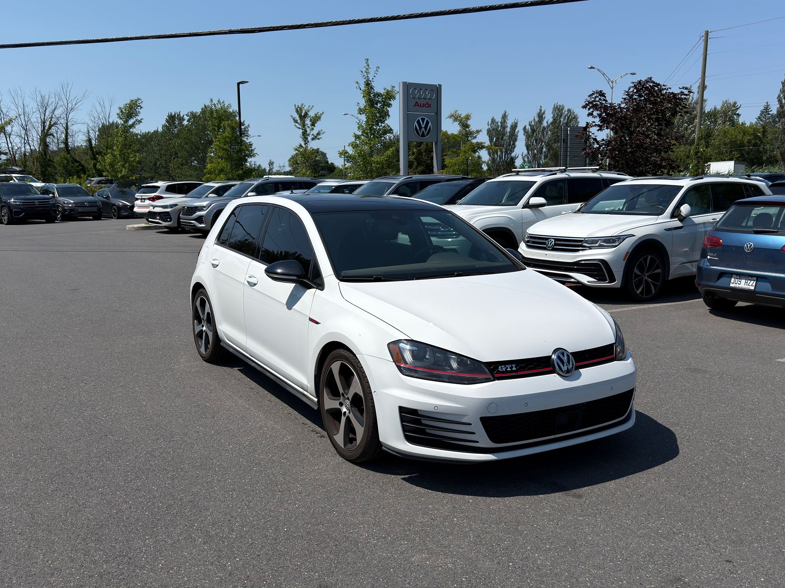 2017 Volkswagen Golf GTI in Saint-Bruno-de-Montarville, Quebec