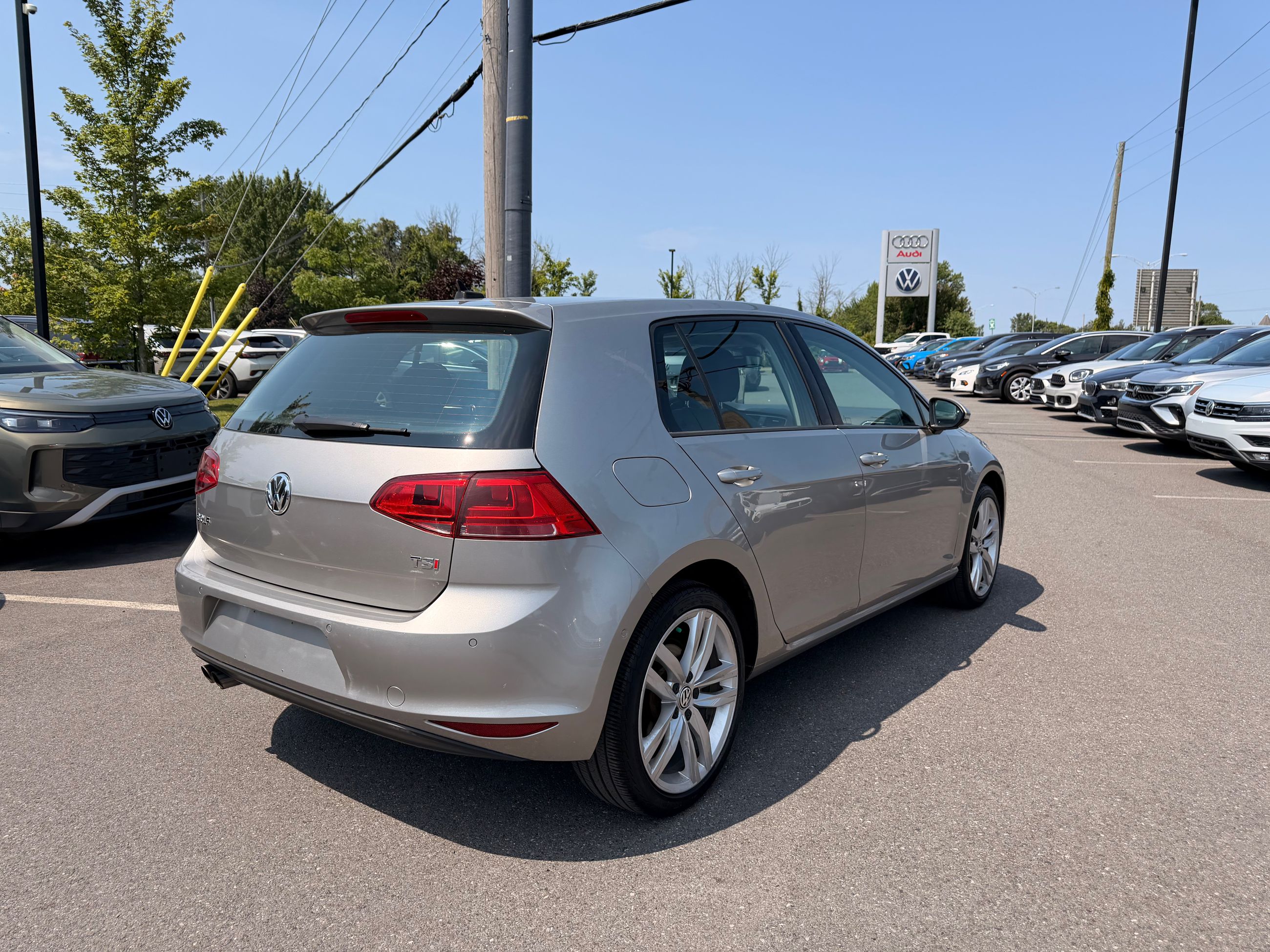 2017 Volkswagen Golf in Saint-Bruno-de-Montarville, Quebec