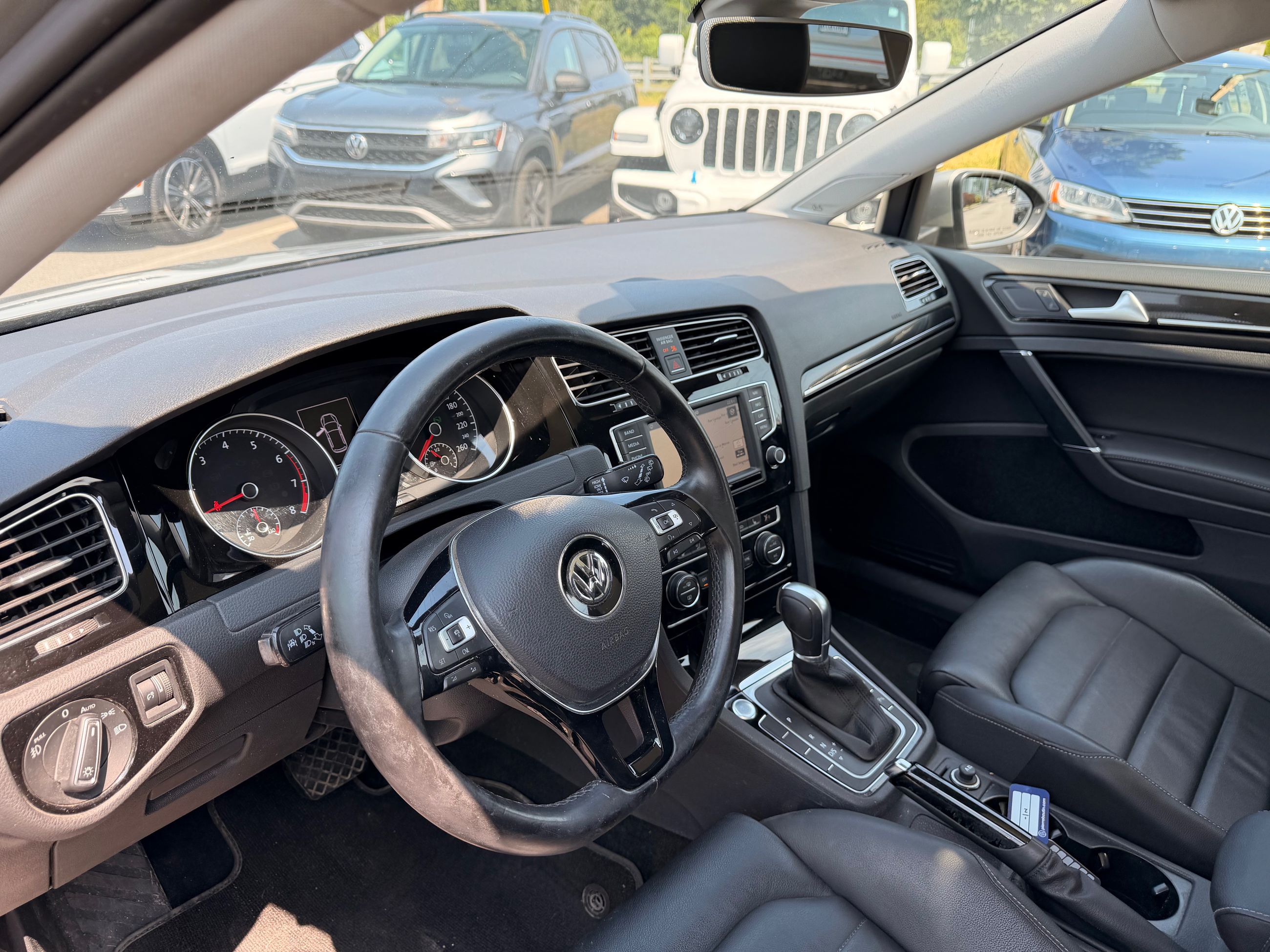 2017 Volkswagen Golf in Saint-Bruno-de-Montarville, Quebec