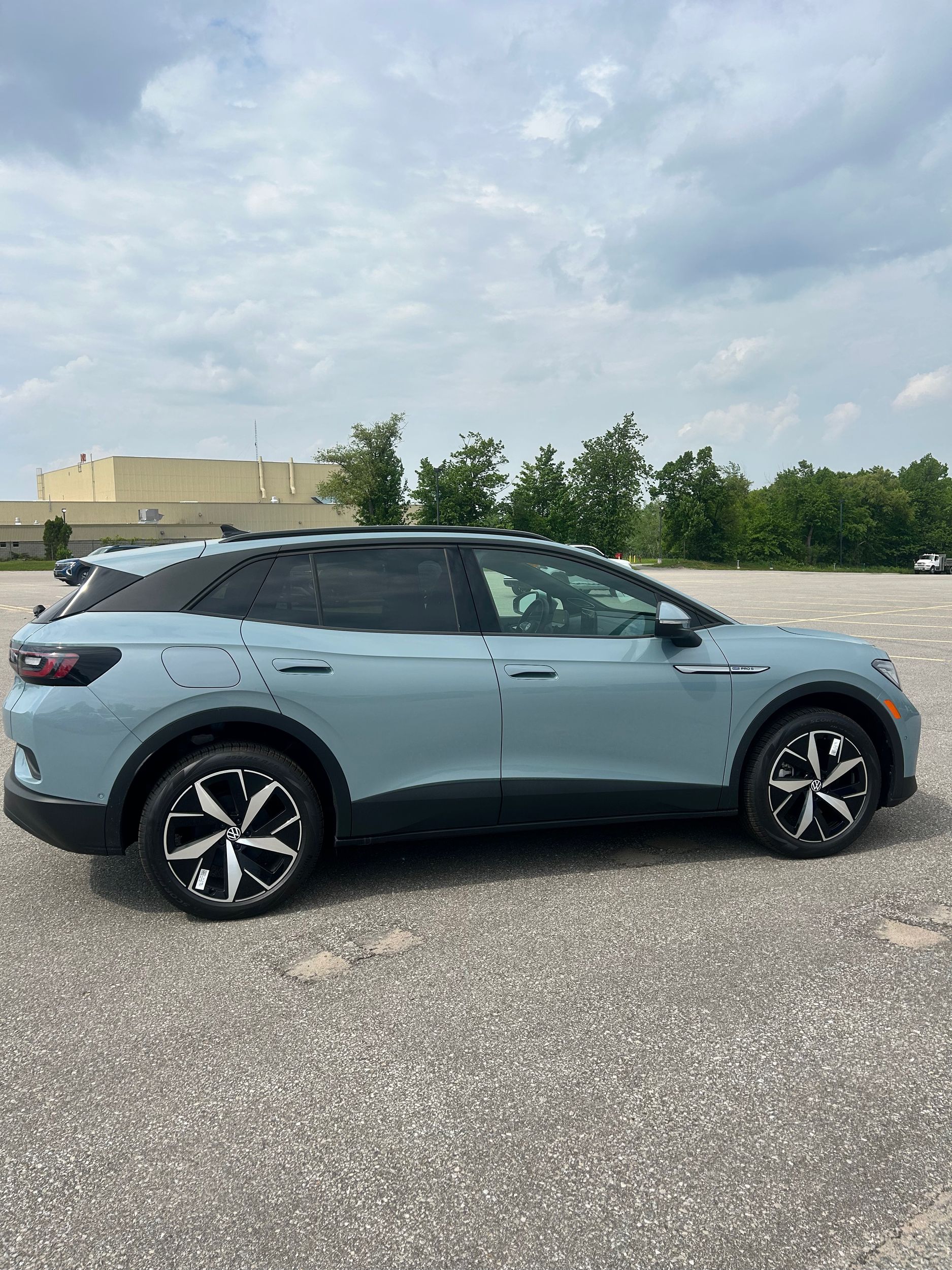 2025 Volkswagen ID.4 in Barrie, Ontario