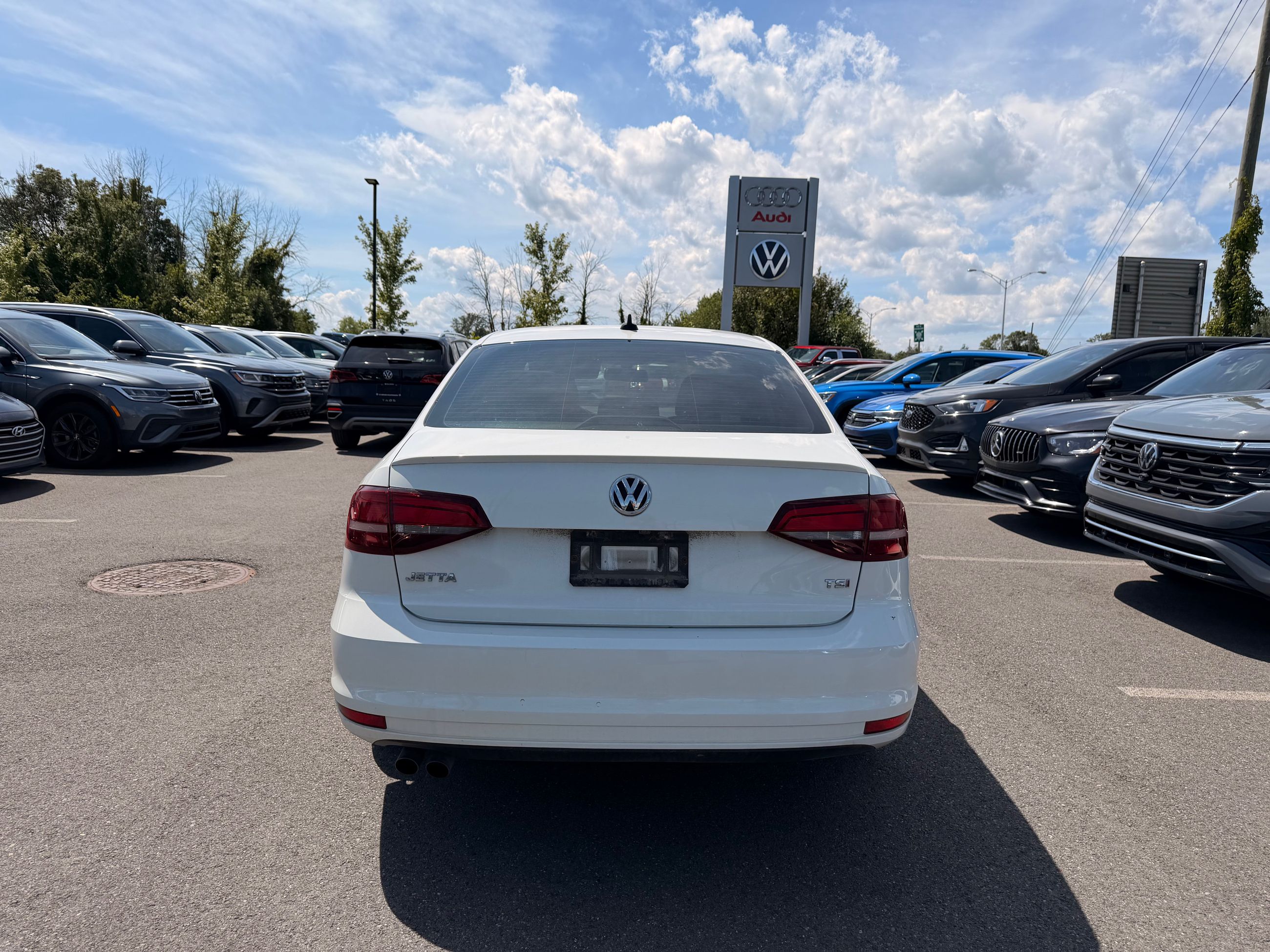 2017 Volkswagen Jetta Sedan in Saint-Bruno-de-Montarville, Quebec