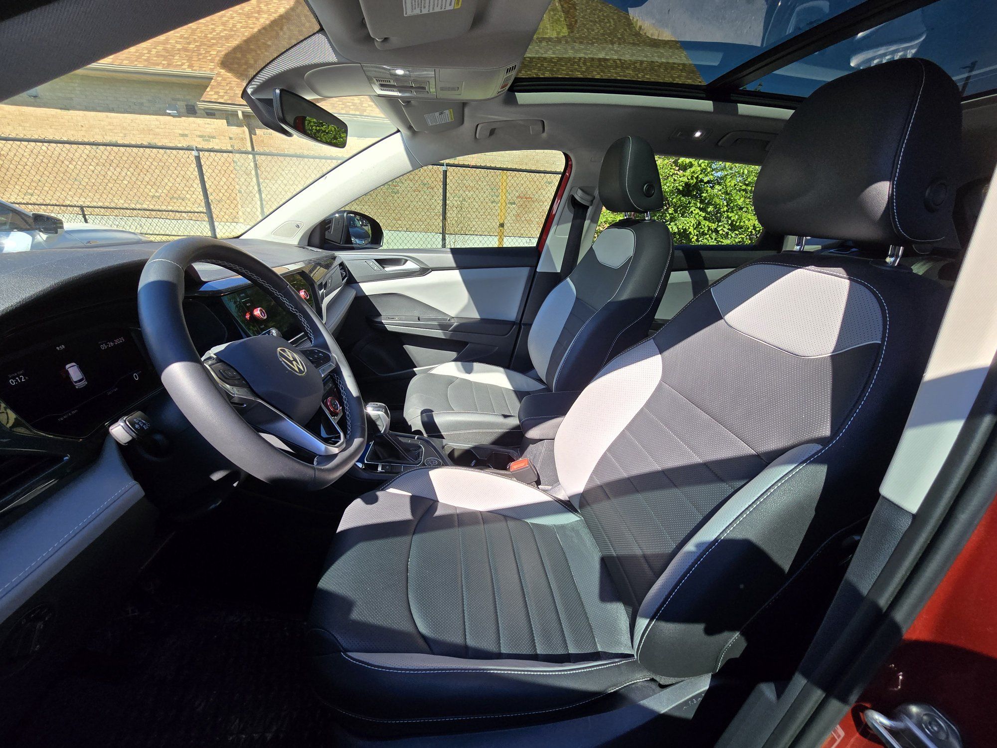 Volkswagen Taos  2023 à Markham, Ontario