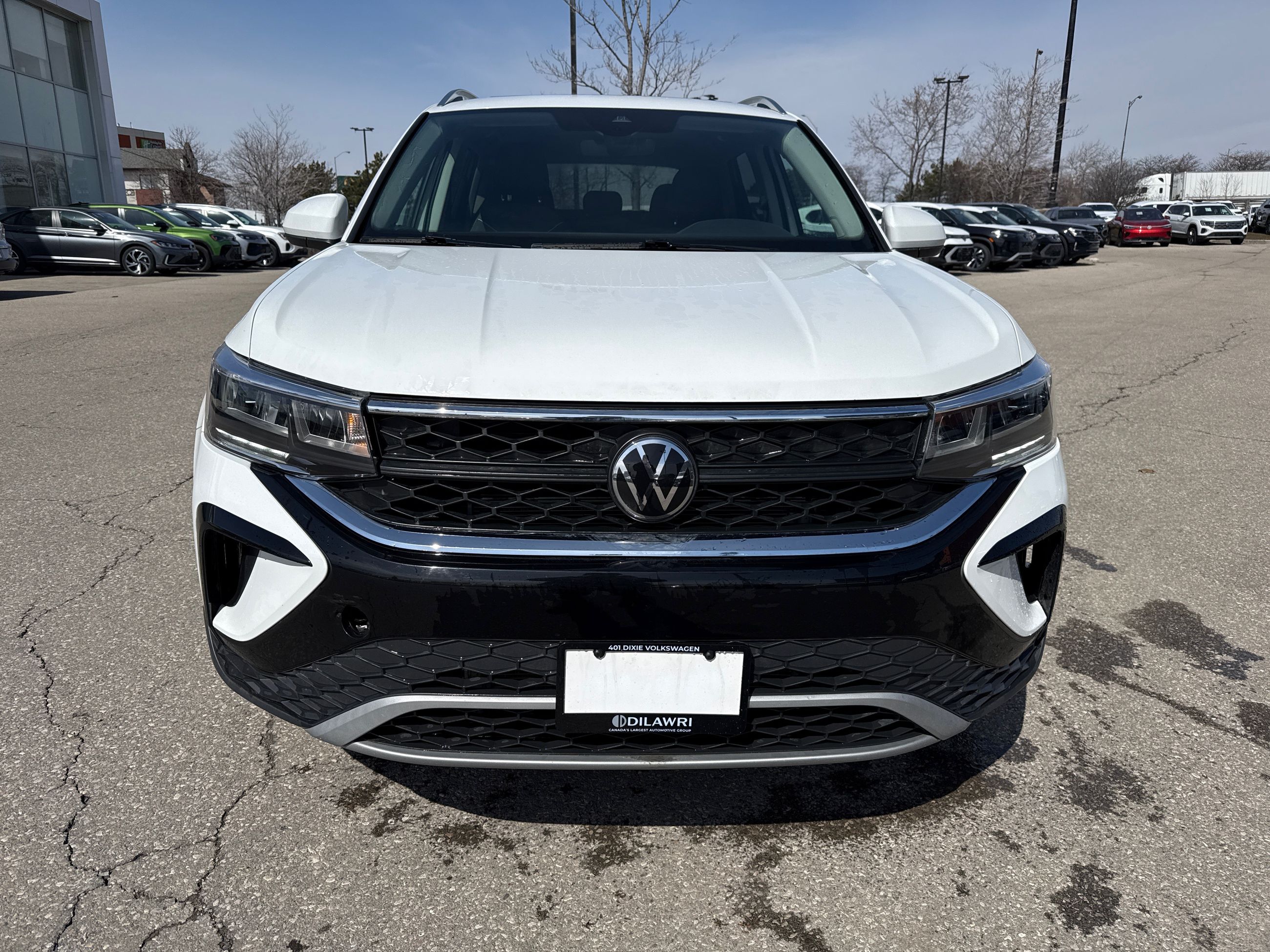 Volkswagen Taos  2023 à Mississauga, Ontario