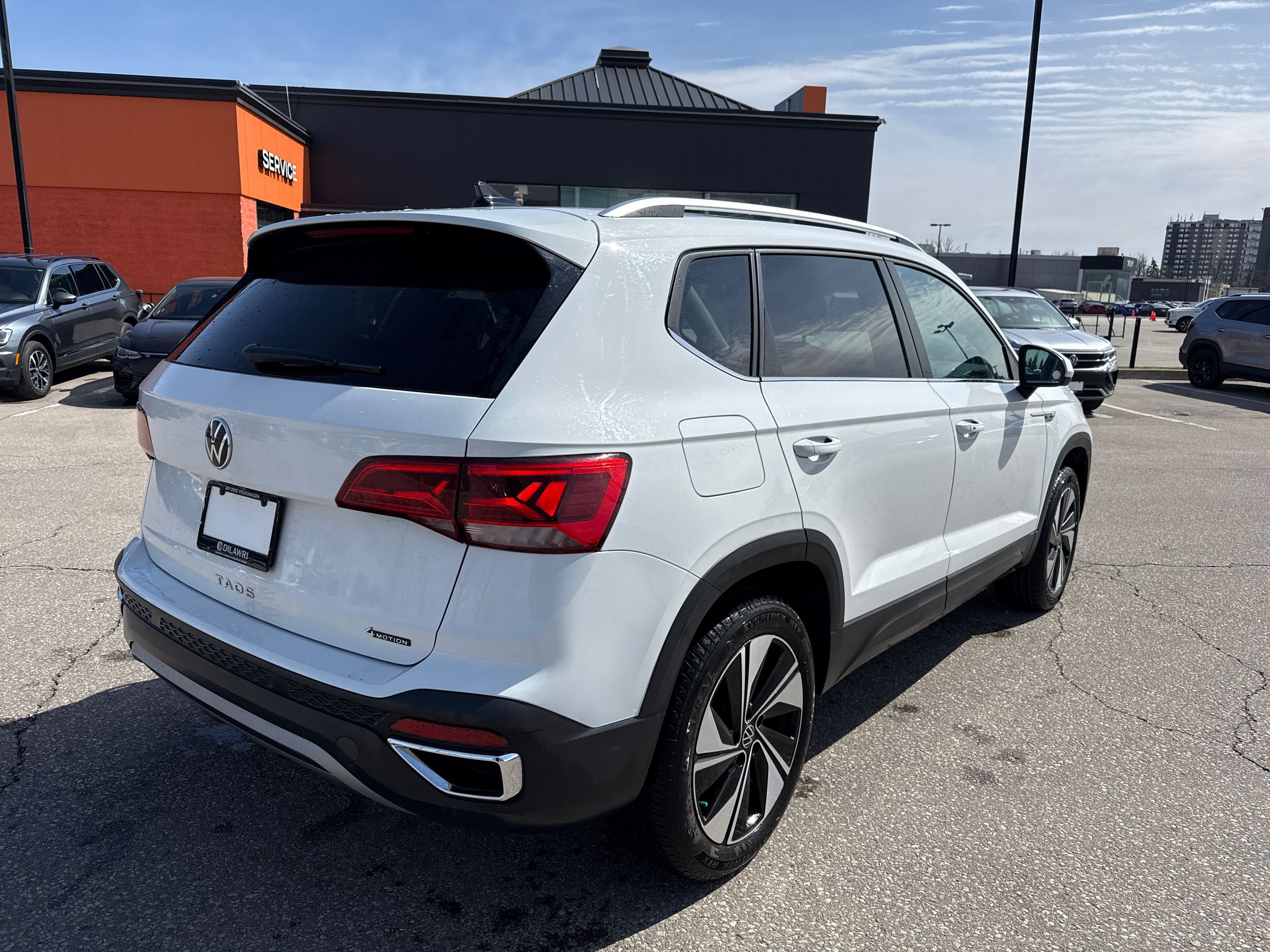Volkswagen Taos  2023 à Mississauga, Ontario