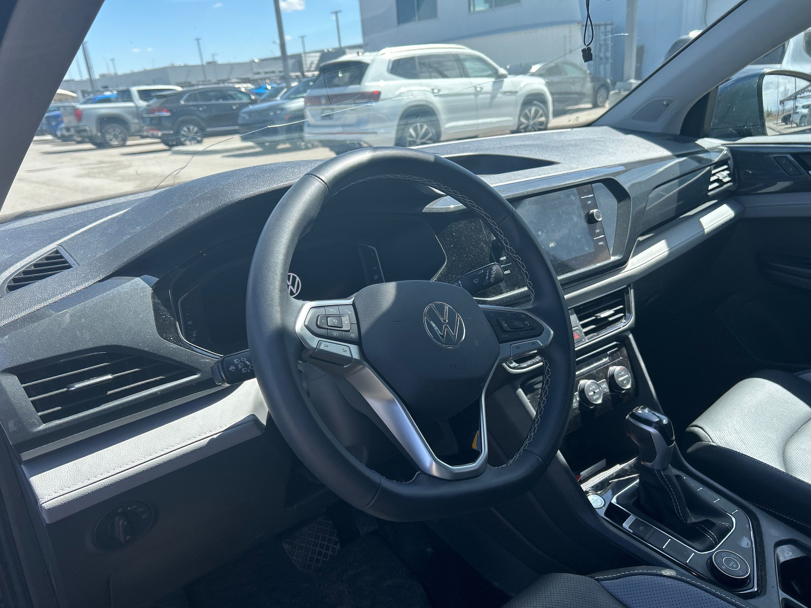 Volkswagen Taos  2023 à Calgary, Alberta