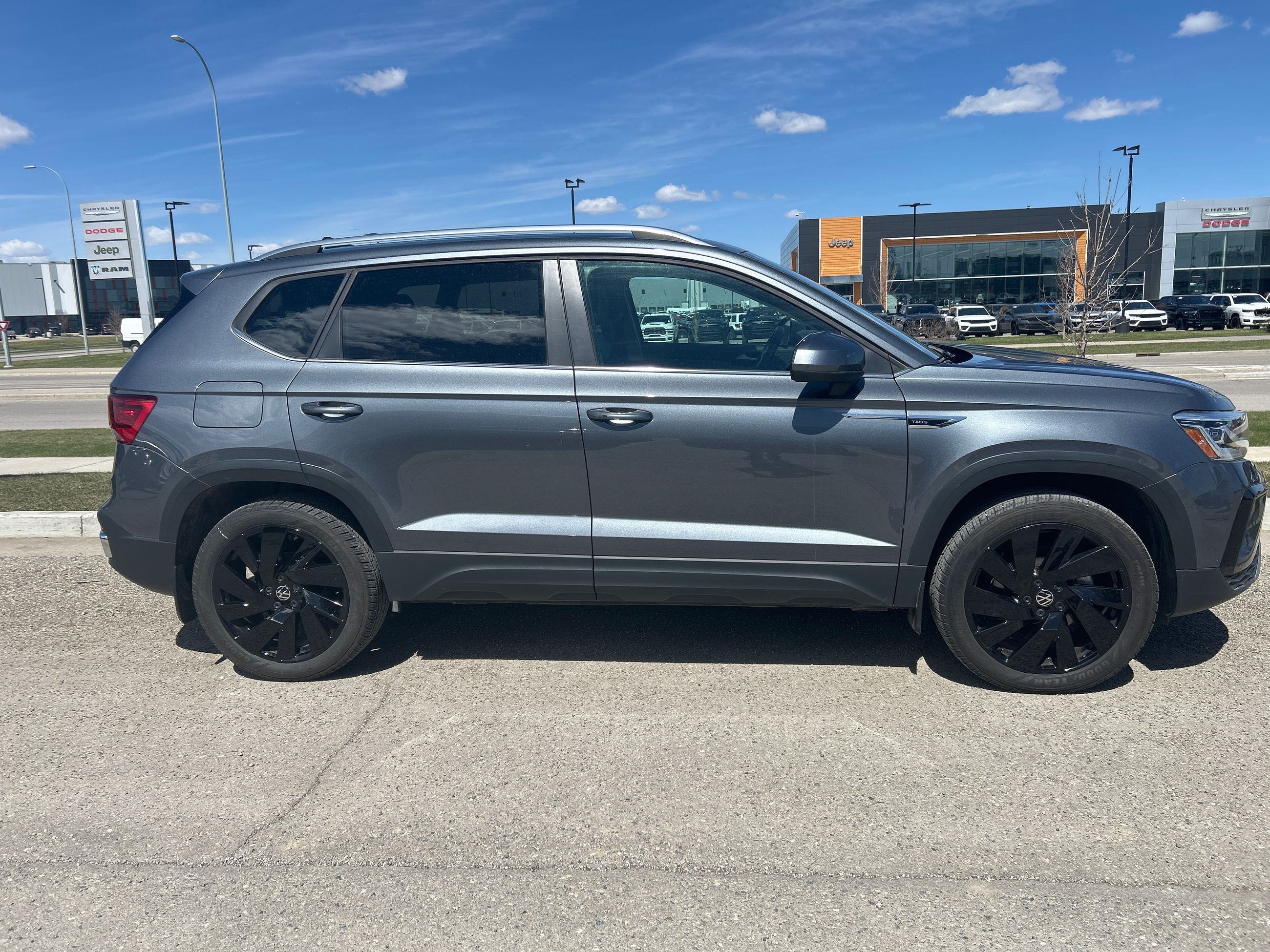 Volkswagen Taos  2023 à Calgary, Alberta