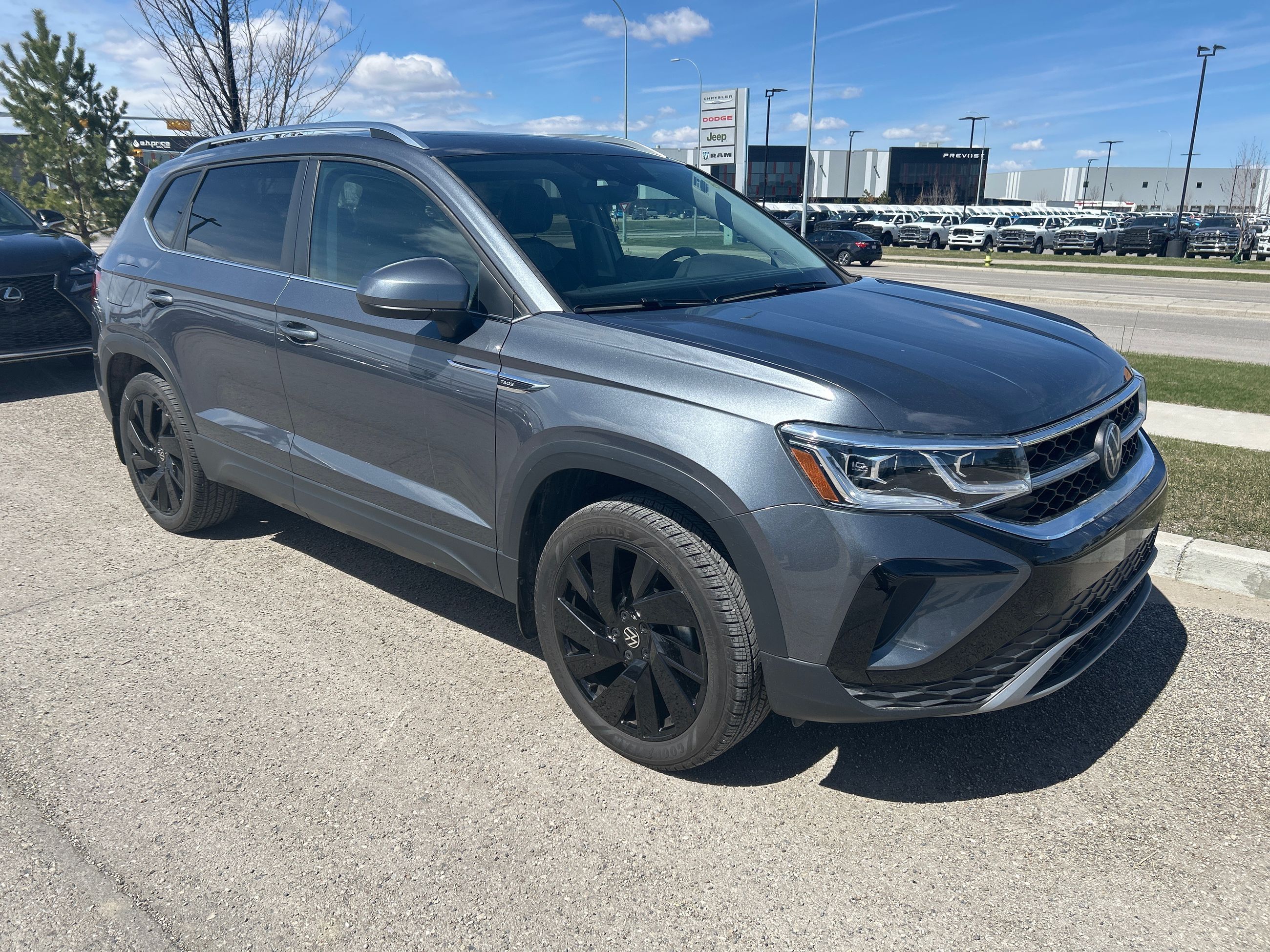 Volkswagen Taos  2023 à Calgary, Alberta