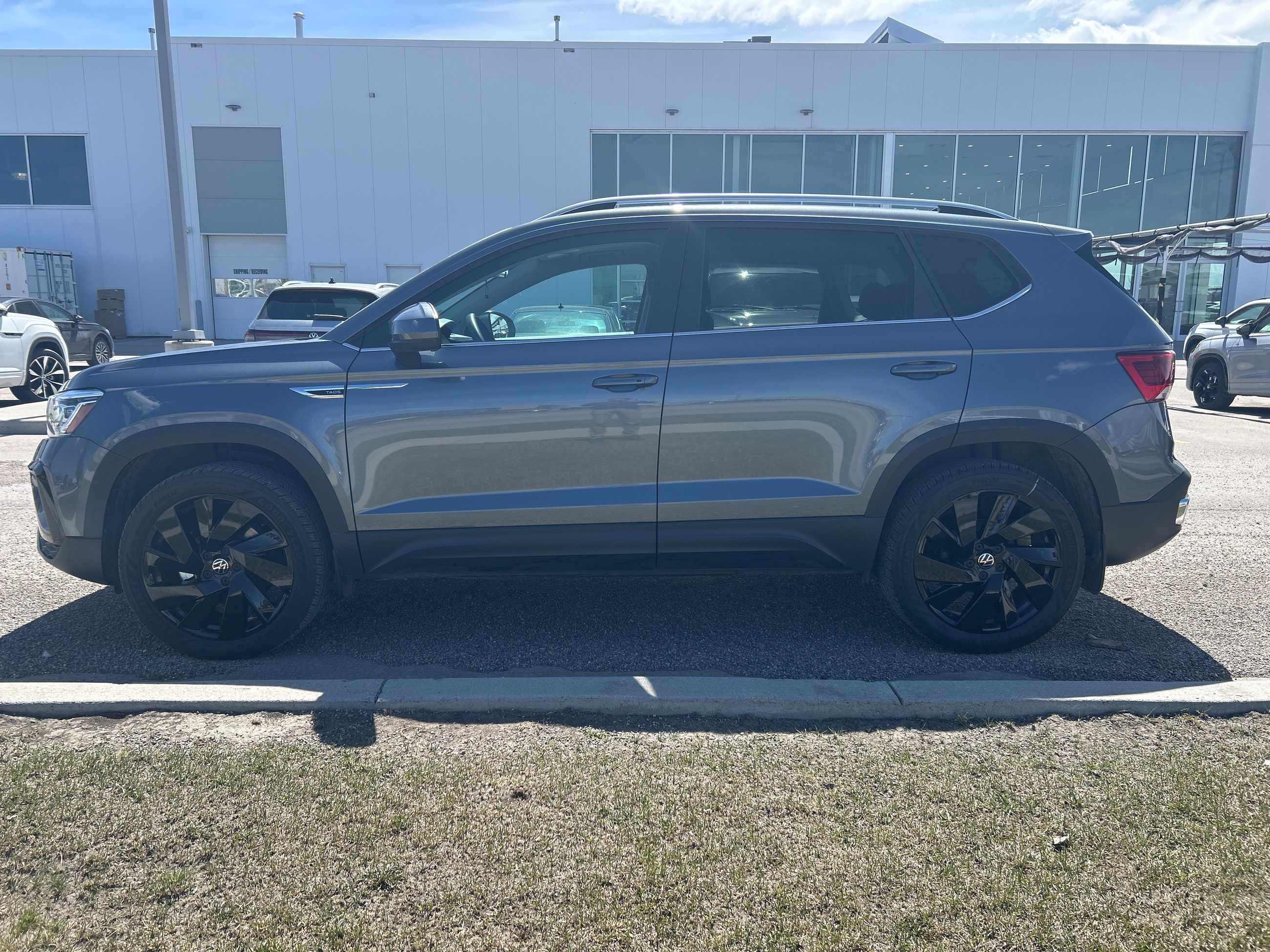 Volkswagen Taos  2023 à Calgary, Alberta