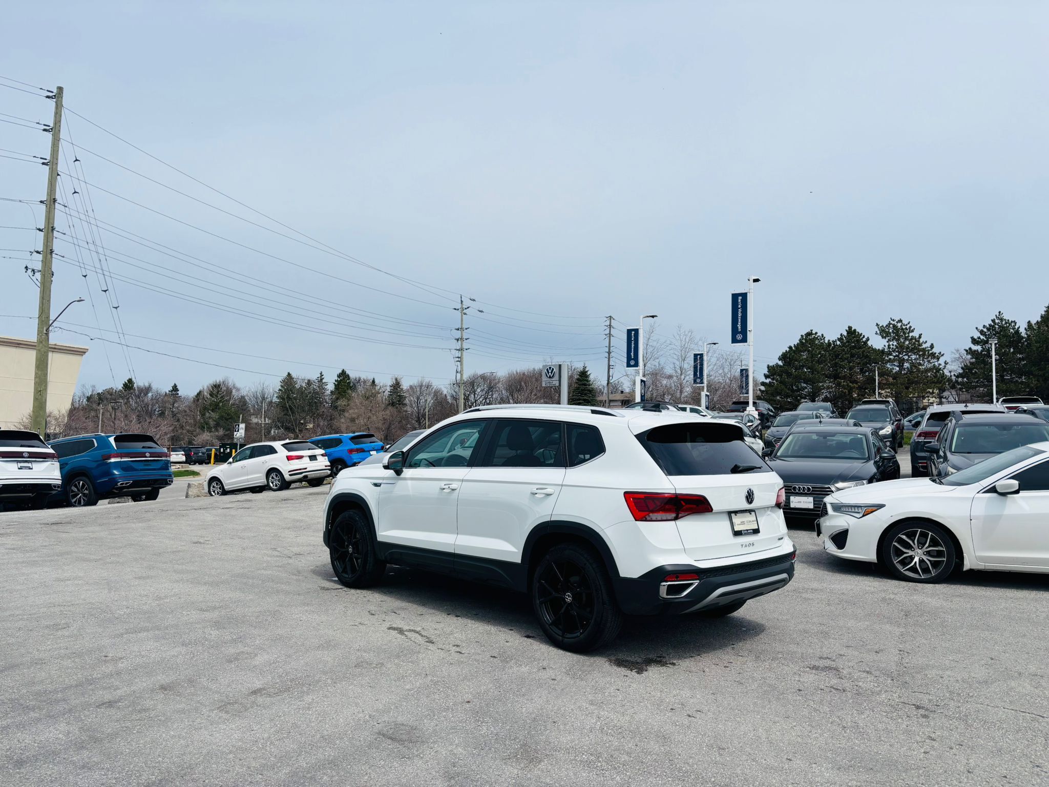 Volkswagen Taos  2024 à Barrie, Ontario