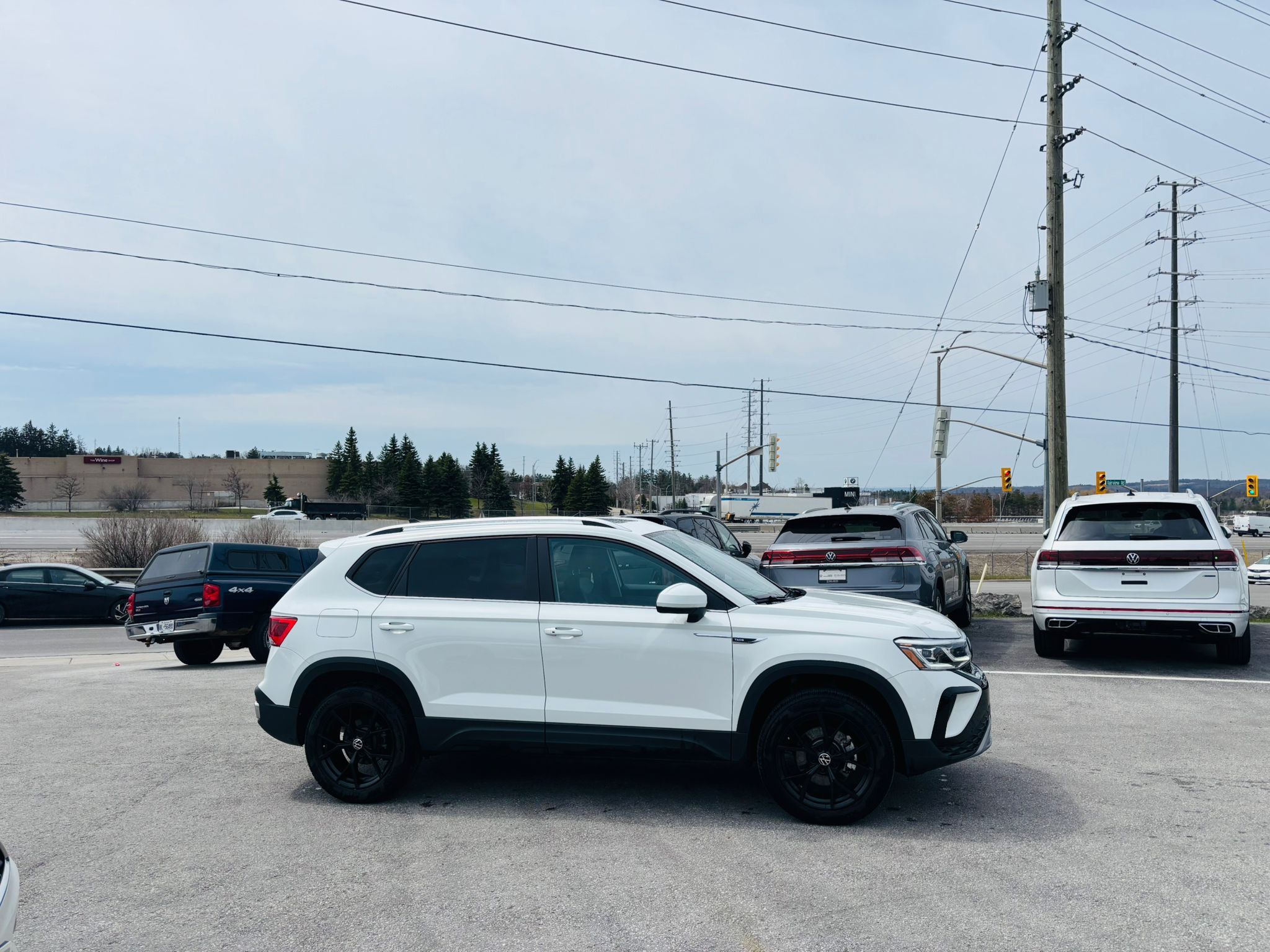 Volkswagen Taos  2024 à Barrie, Ontario