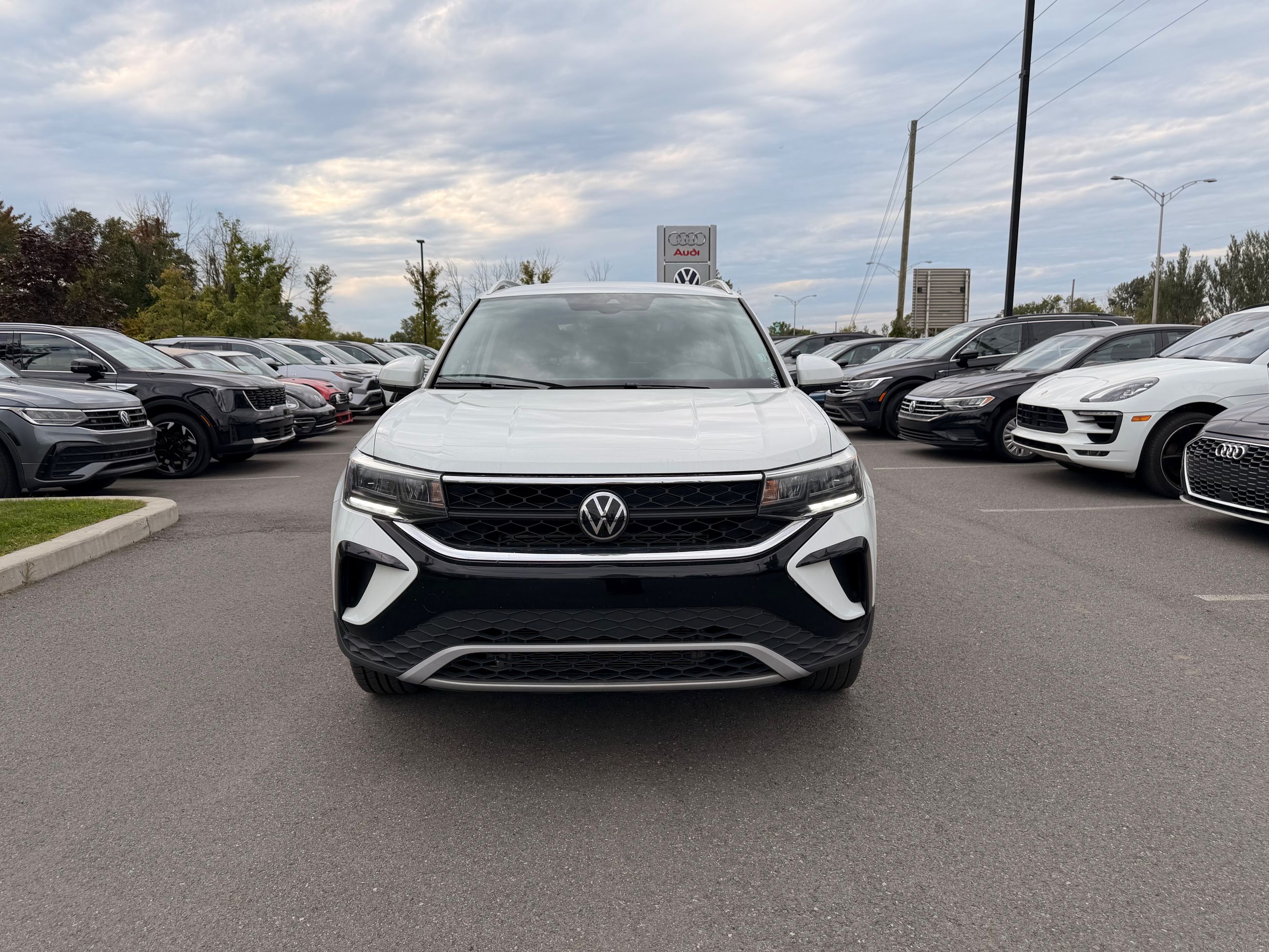 Photo Volkswagen Taos Comfortline | Apple Carplay | Intérieur cuir 2024 #3