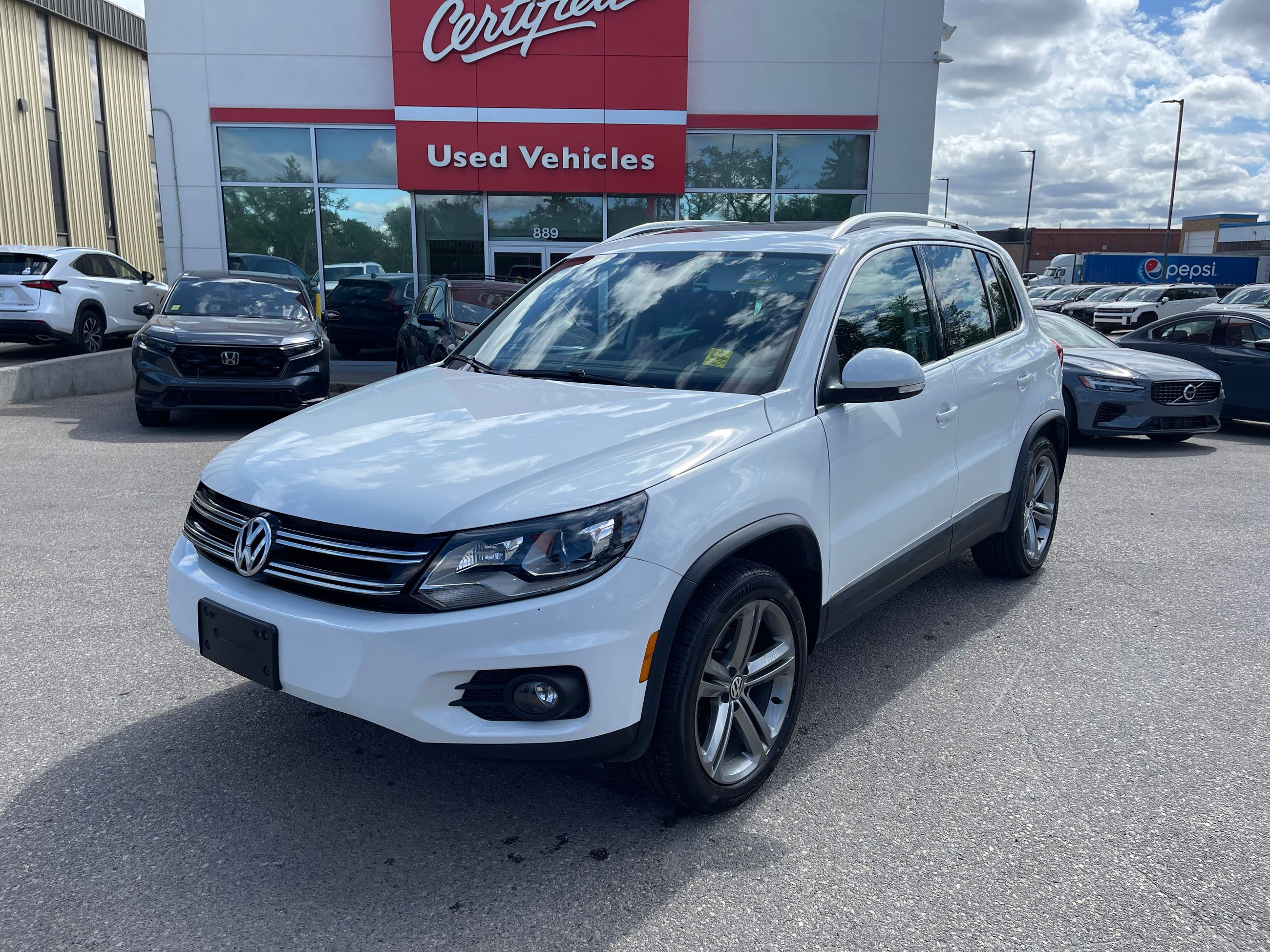 2017 Volkswagen Tiguan Highline 2.0T 6sp at w/ Tip 4M
